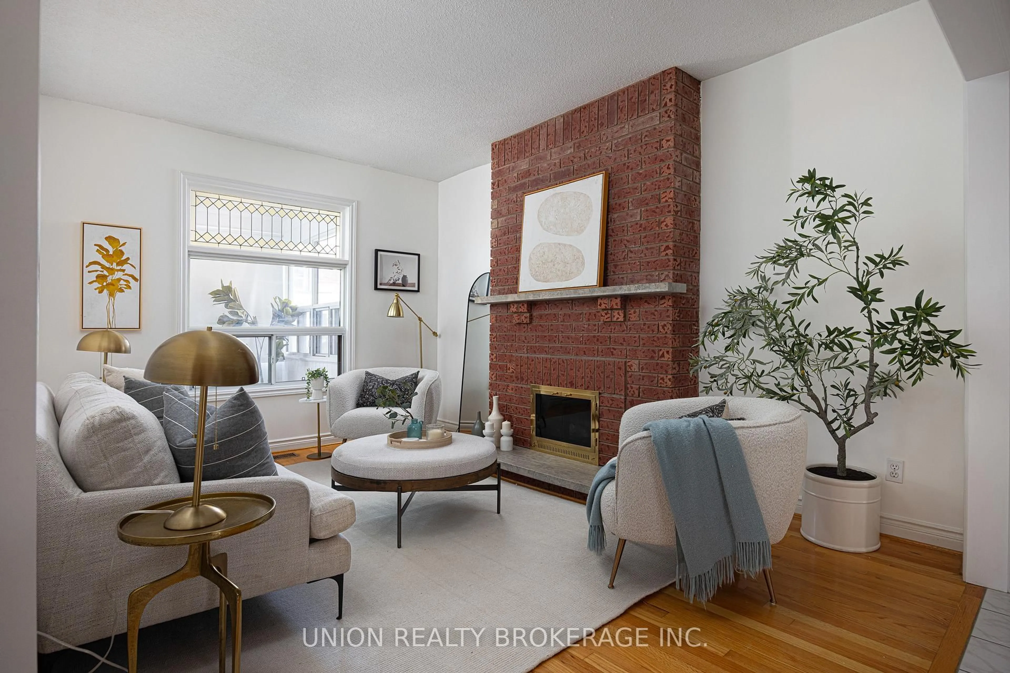 Living room with furniture, unknown for 627 Bathurst St, Toronto Ontario M5S 2R2