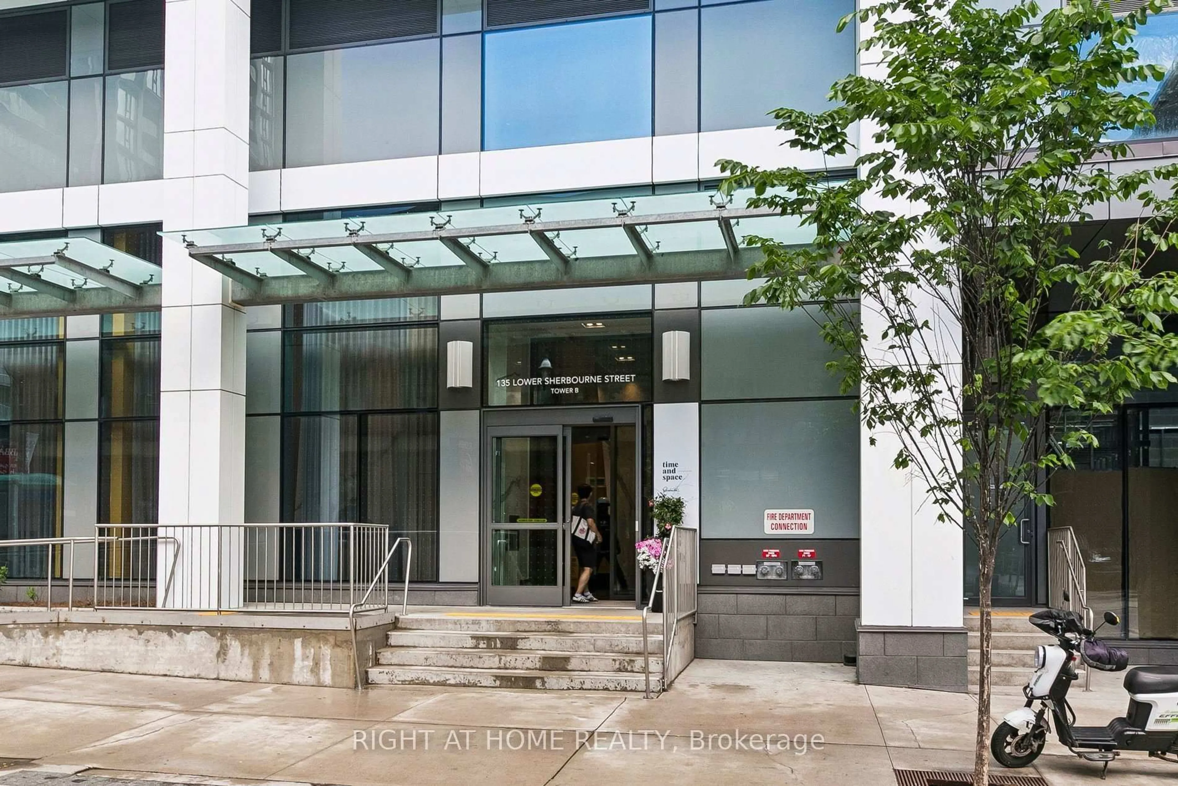 Indoor foyer for 135 Lower Sherbourne St #2328, Toronto Ontario M5A 1Y4