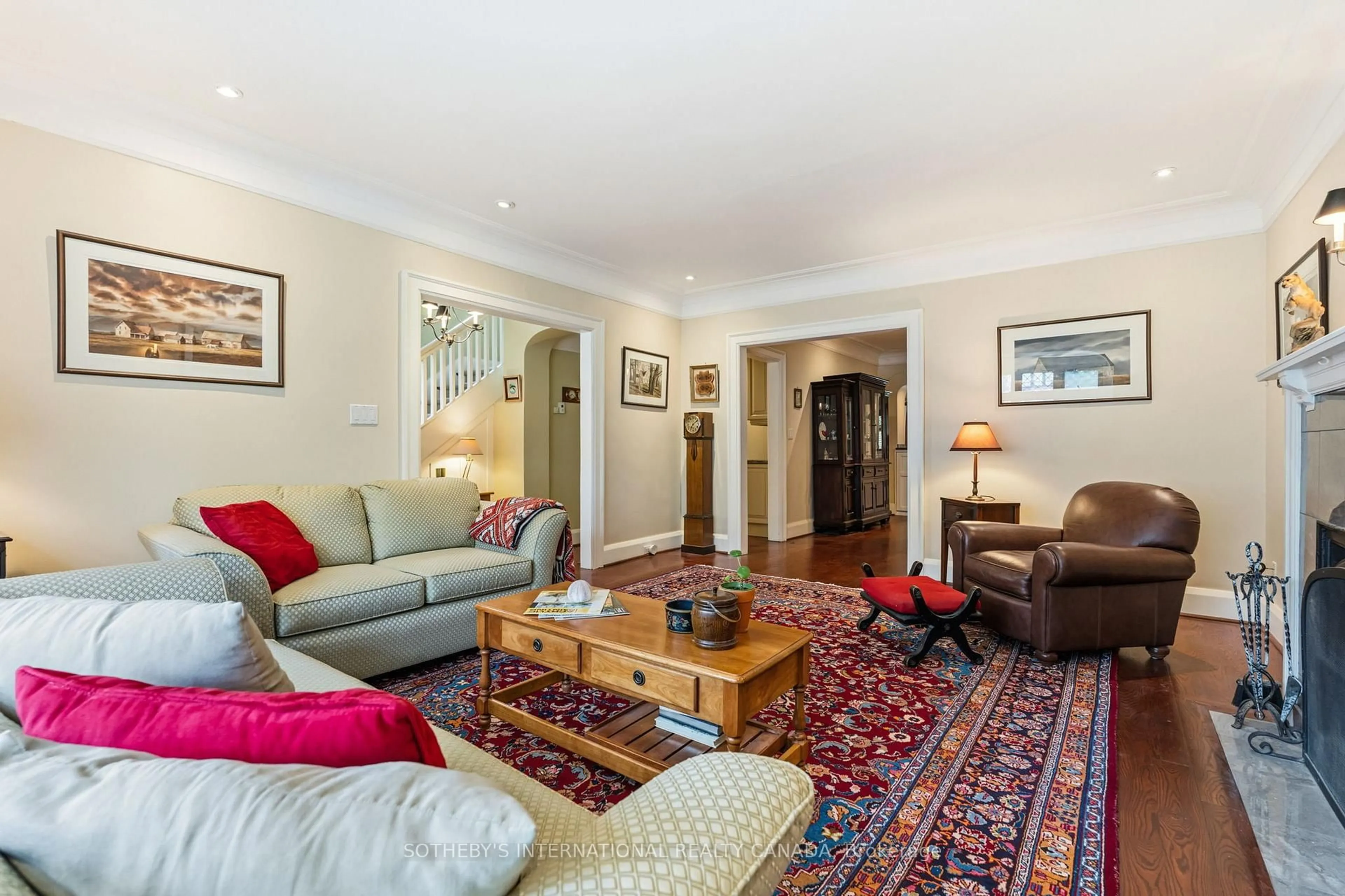 Living room with furniture, unknown for 66 Inglewood Dr, Toronto Ontario M4T 1H3