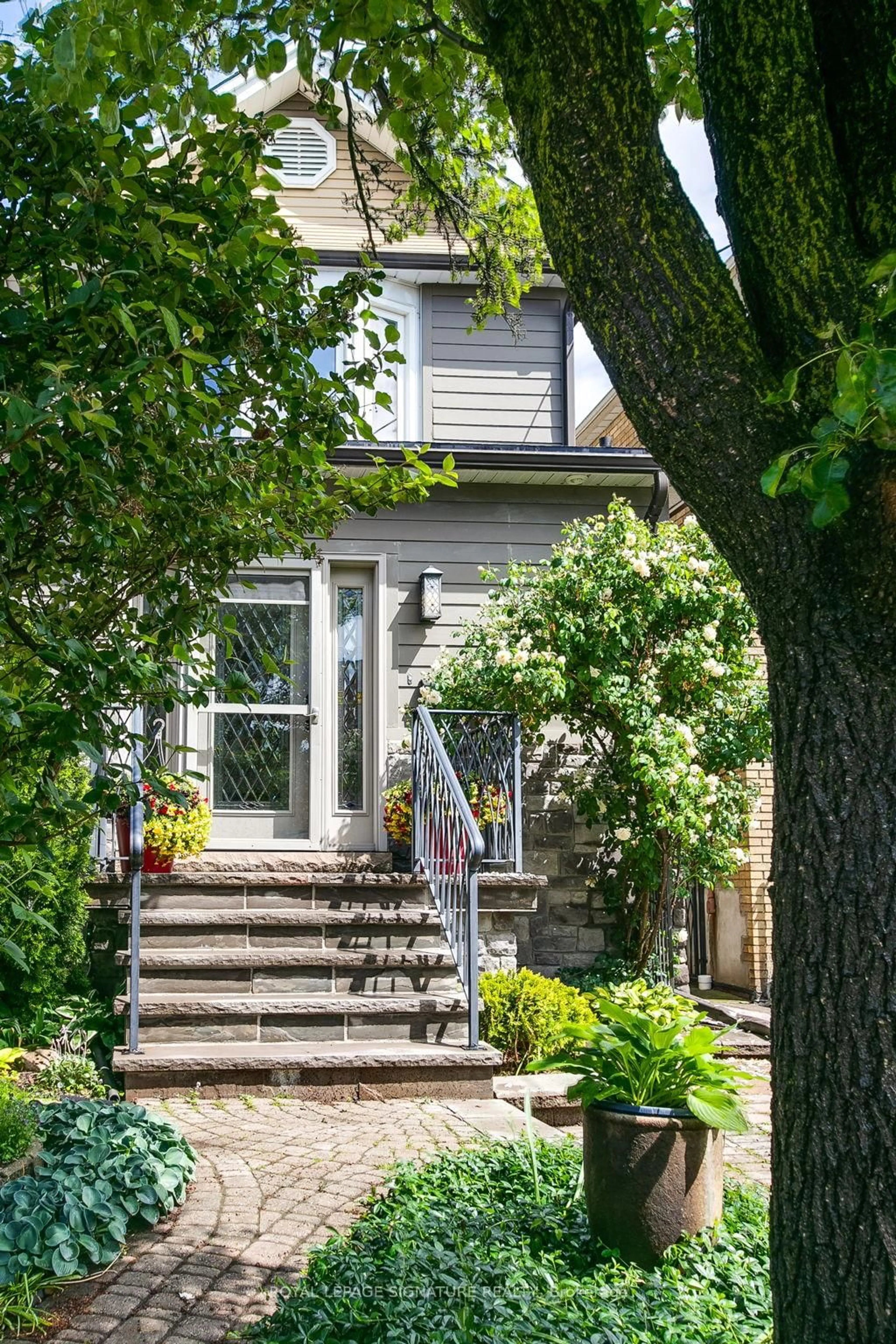 Home with vinyl exterior material, street for 146 Gloucester Grve, Toronto Ontario M6C 2B1