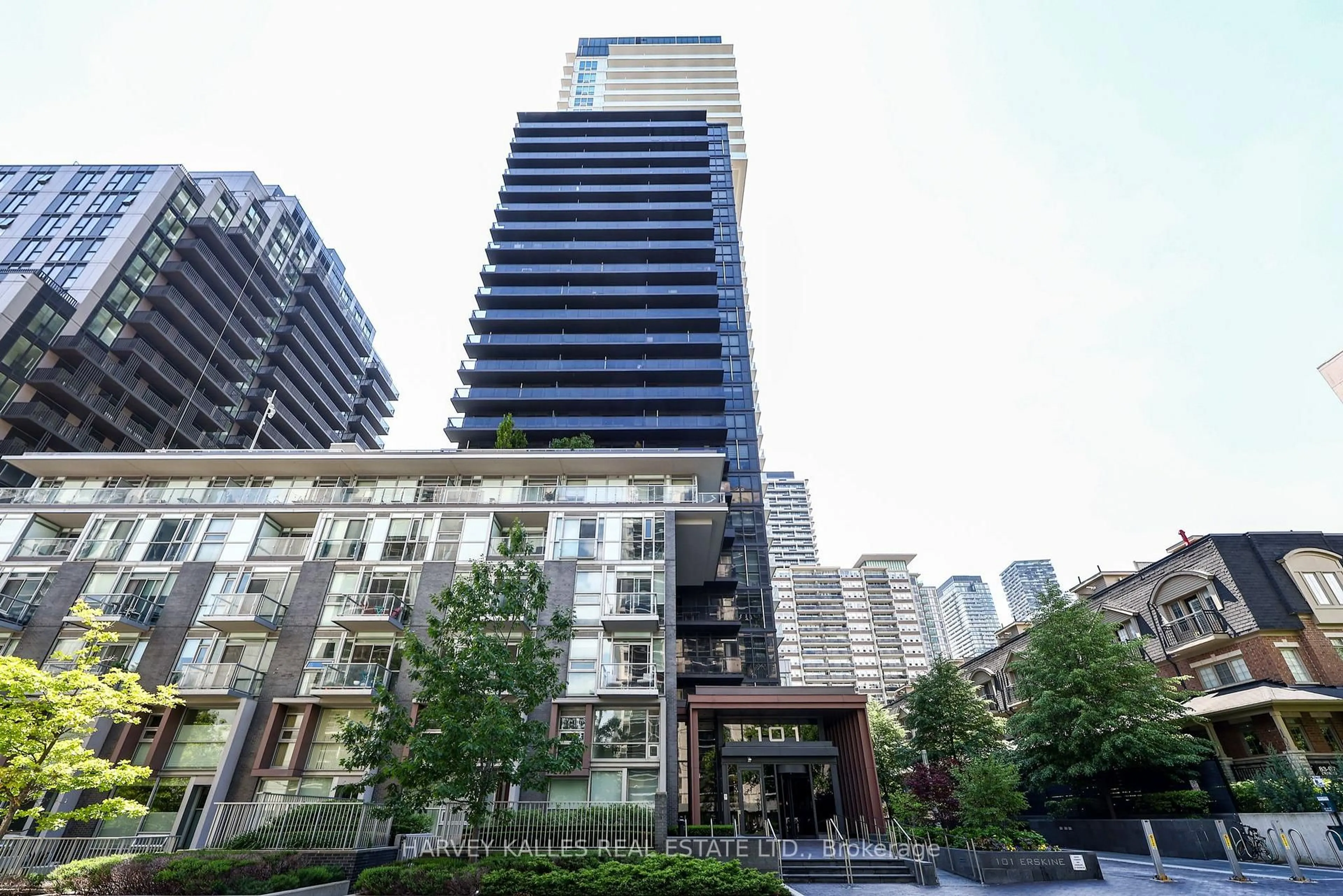Indoor foyer for 101 Erskine Ave #2407, Toronto Ontario M4P 0C5