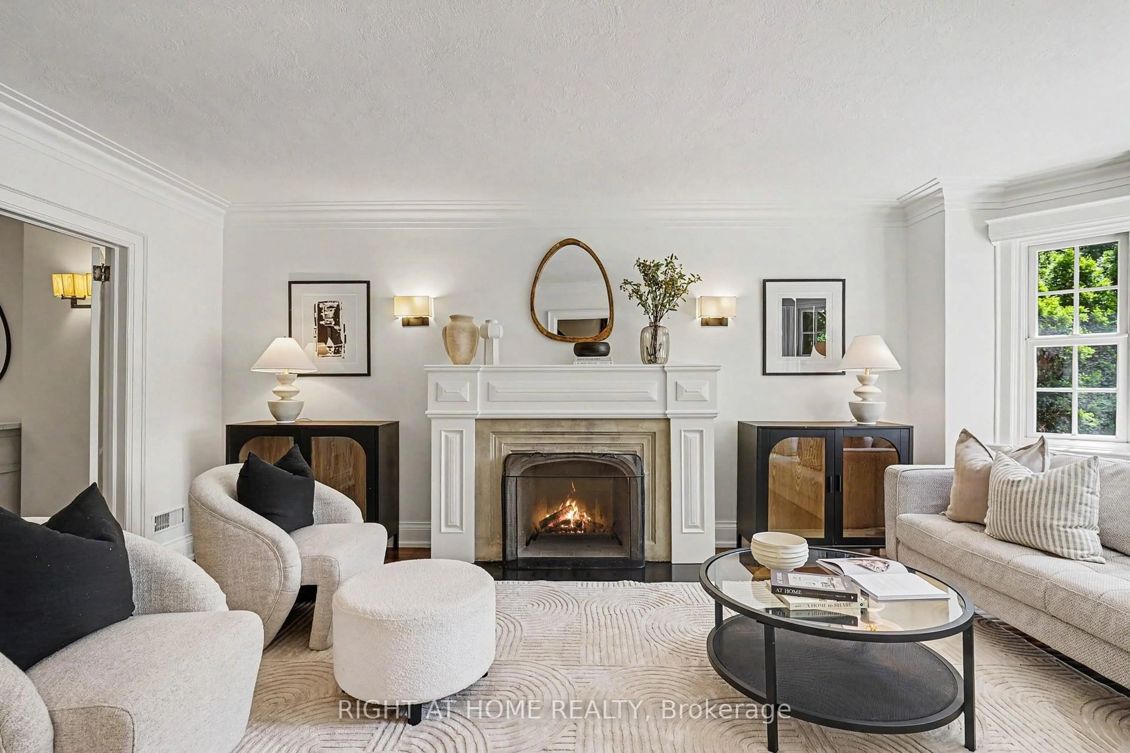 Living room with furniture, unknown for 504 Roselawn Ave, Toronto Ontario M5N 1J8