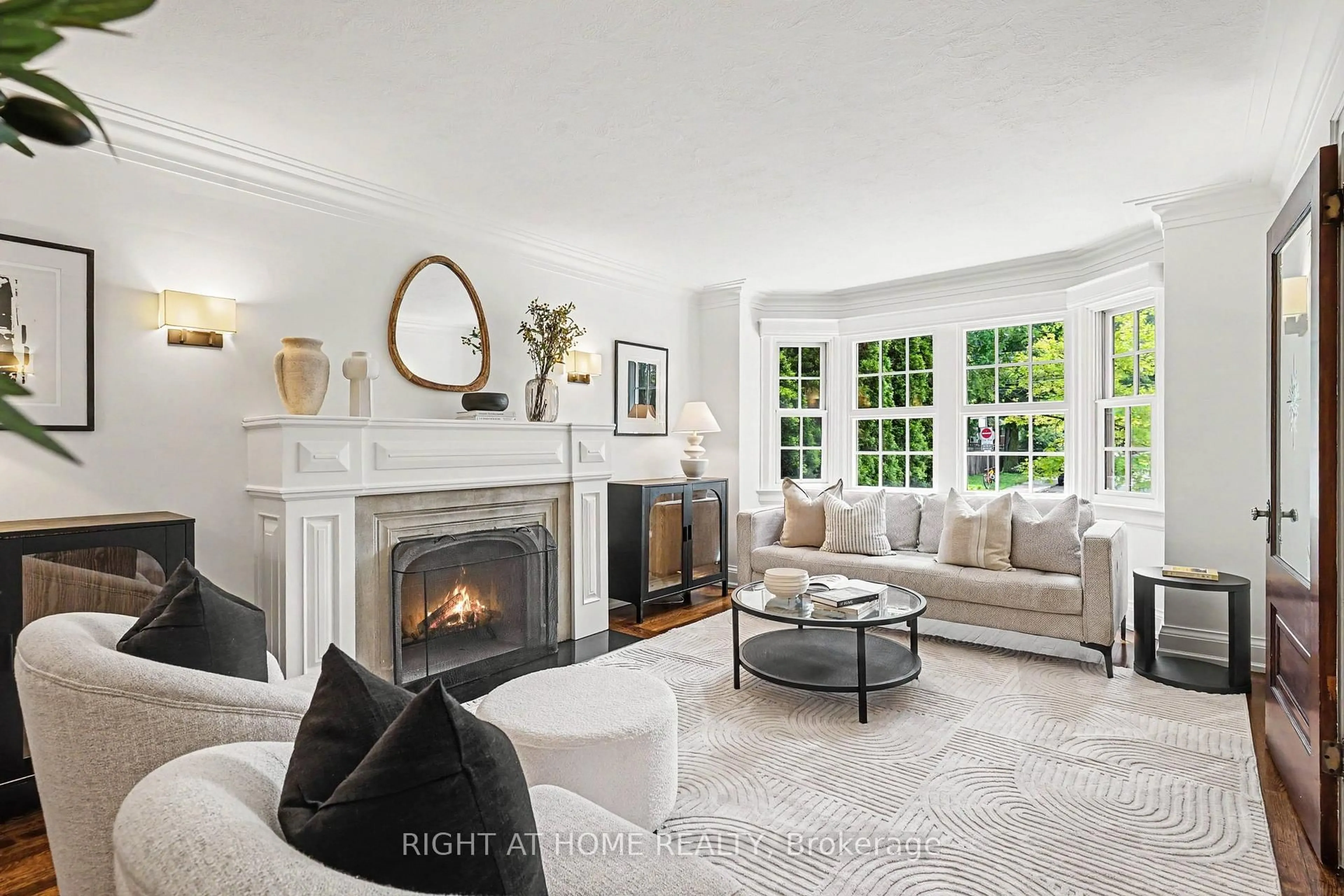 Living room with furniture, unknown for 504 Roselawn Ave, Toronto Ontario M5N 1J8