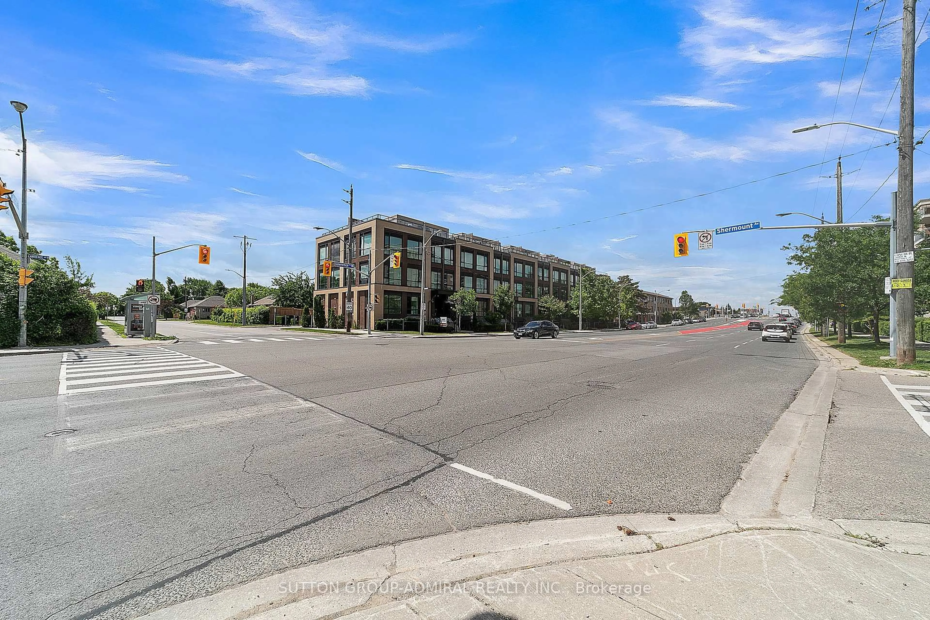 Blurry image for 639 Lawrence Ave #305, Toronto Ontario M6A 1A9