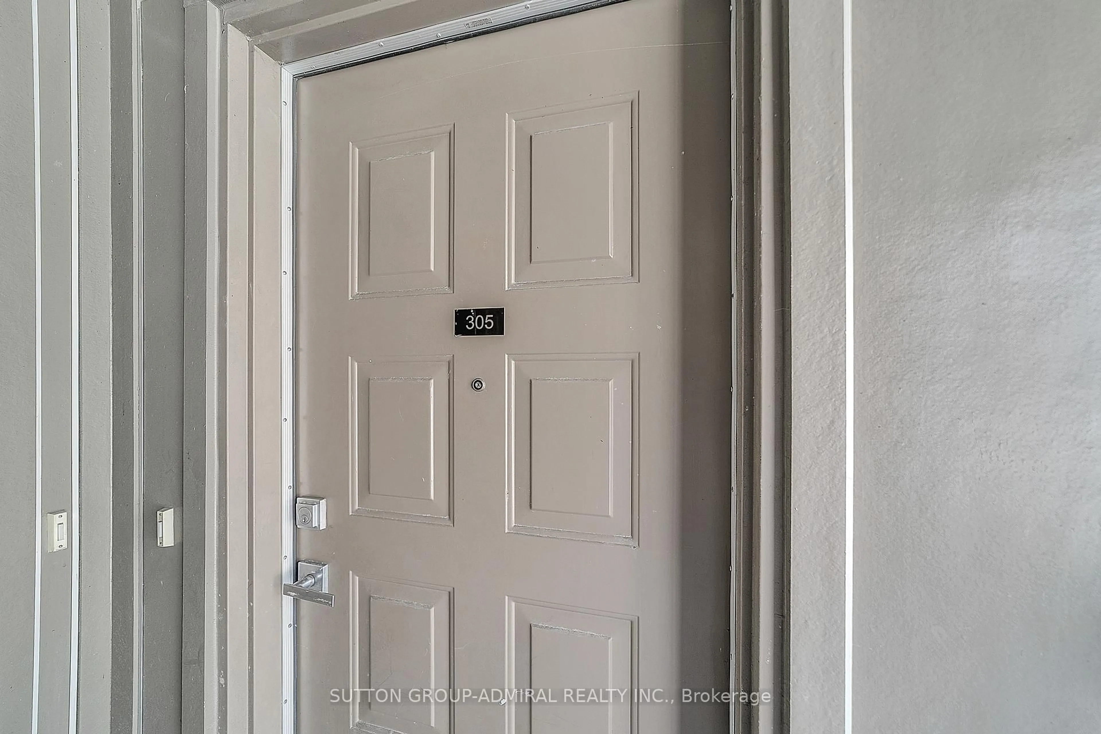 Indoor entryway for 639 Lawrence Ave #305, Toronto Ontario M6A 1A9