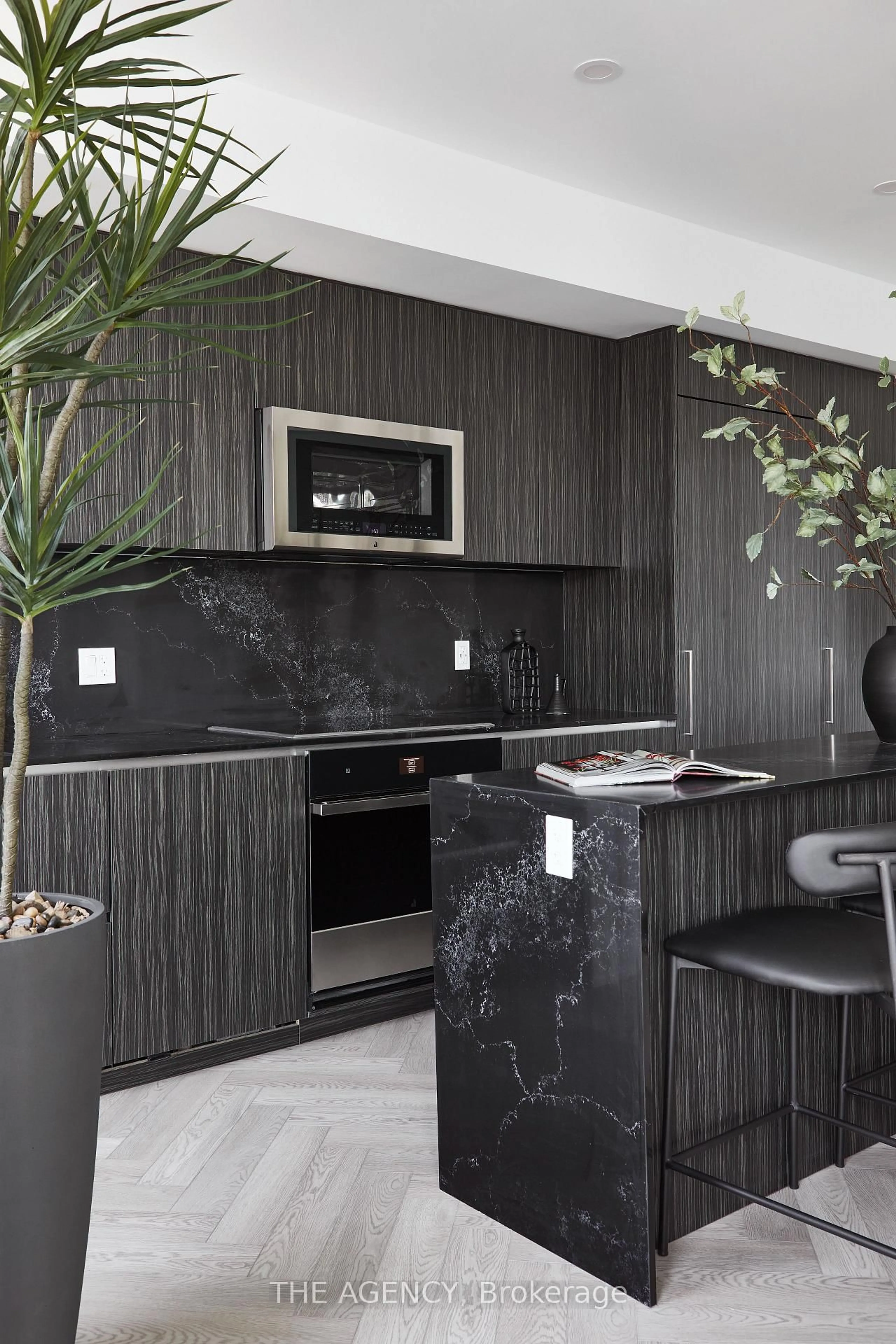 Contemporary kitchen, unknown for 327 King St #PH-03, Toronto Ontario M5V 1J5
