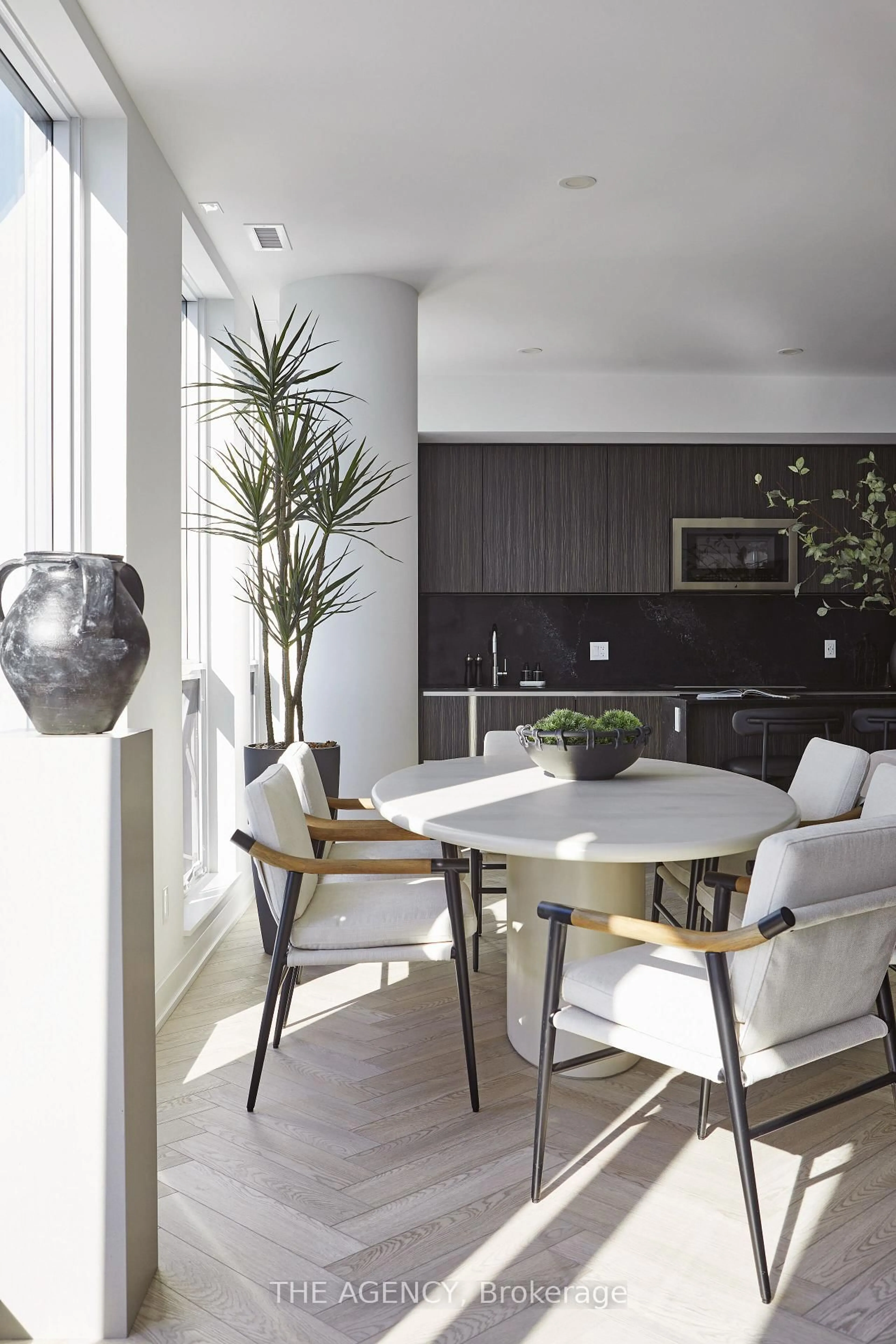 Contemporary kitchen, unknown for 327 King St #PH-03, Toronto Ontario M5V 1J5