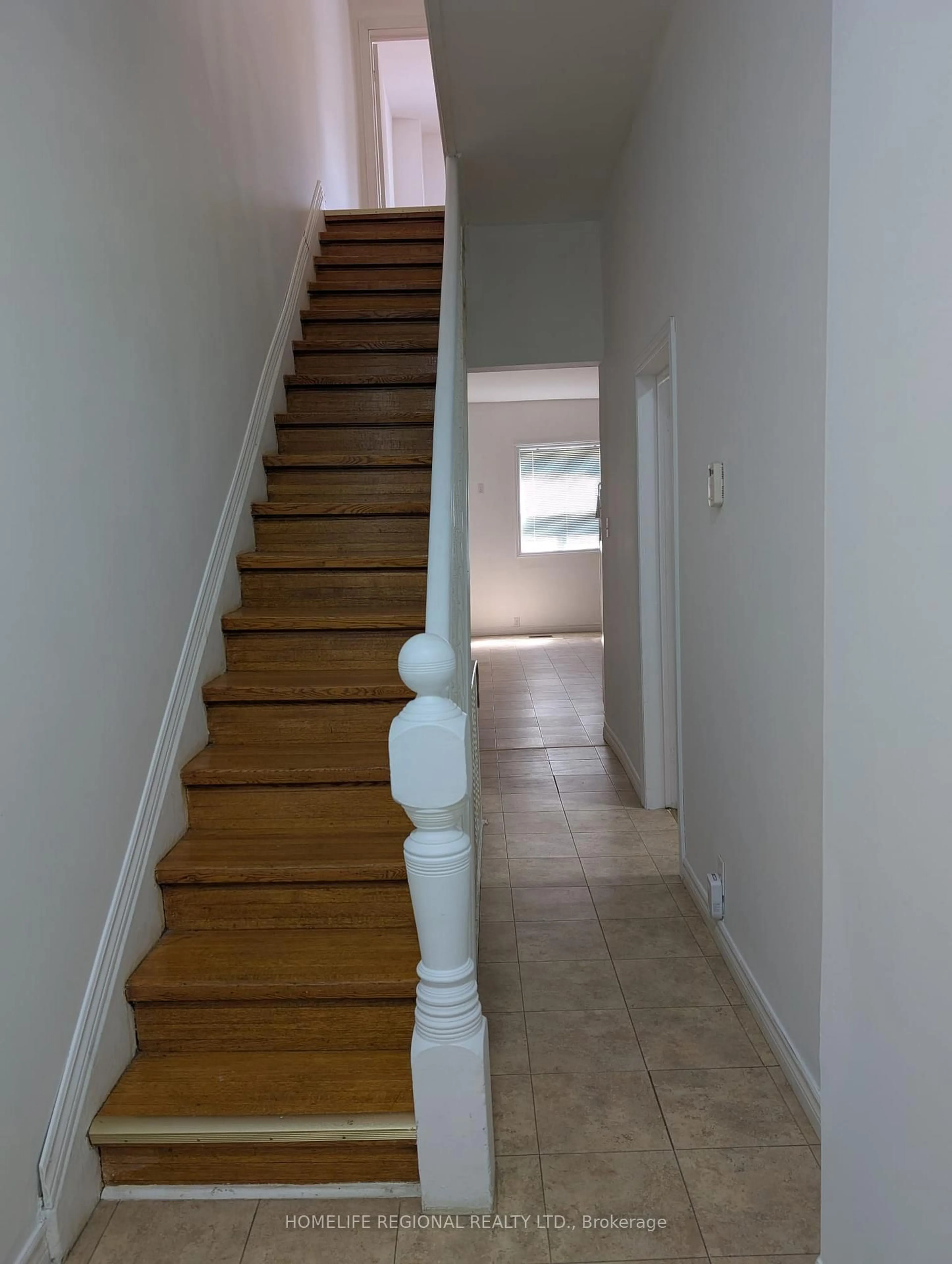 Stairs for 119 Major St, Toronto Ontario M5S 2K9
