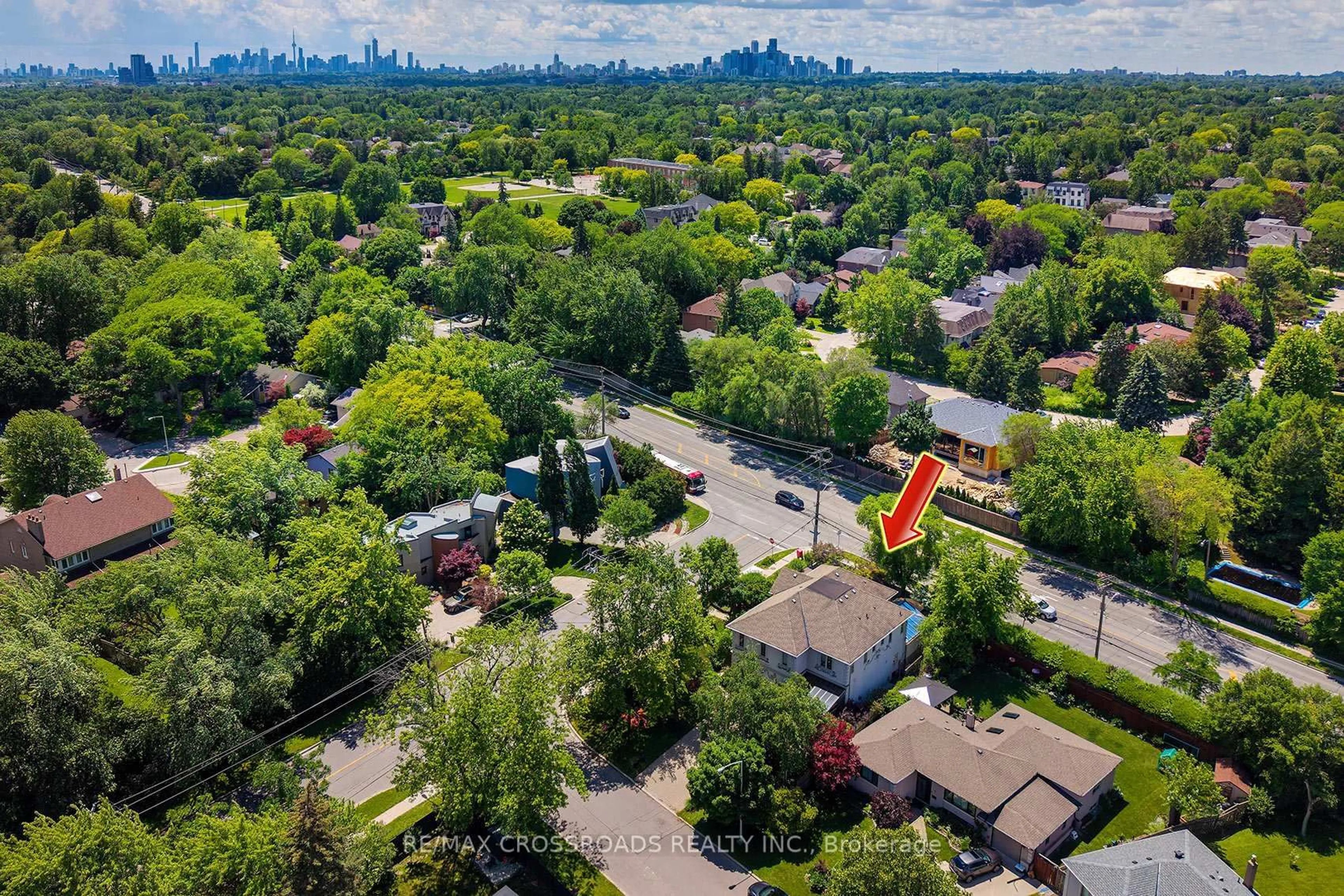A pic from outside/outdoor area/front of a property/back of a property/a pic from drone, city buildings view from balcony for 2 Bond Ave, Toronto Ontario M3B 1L8