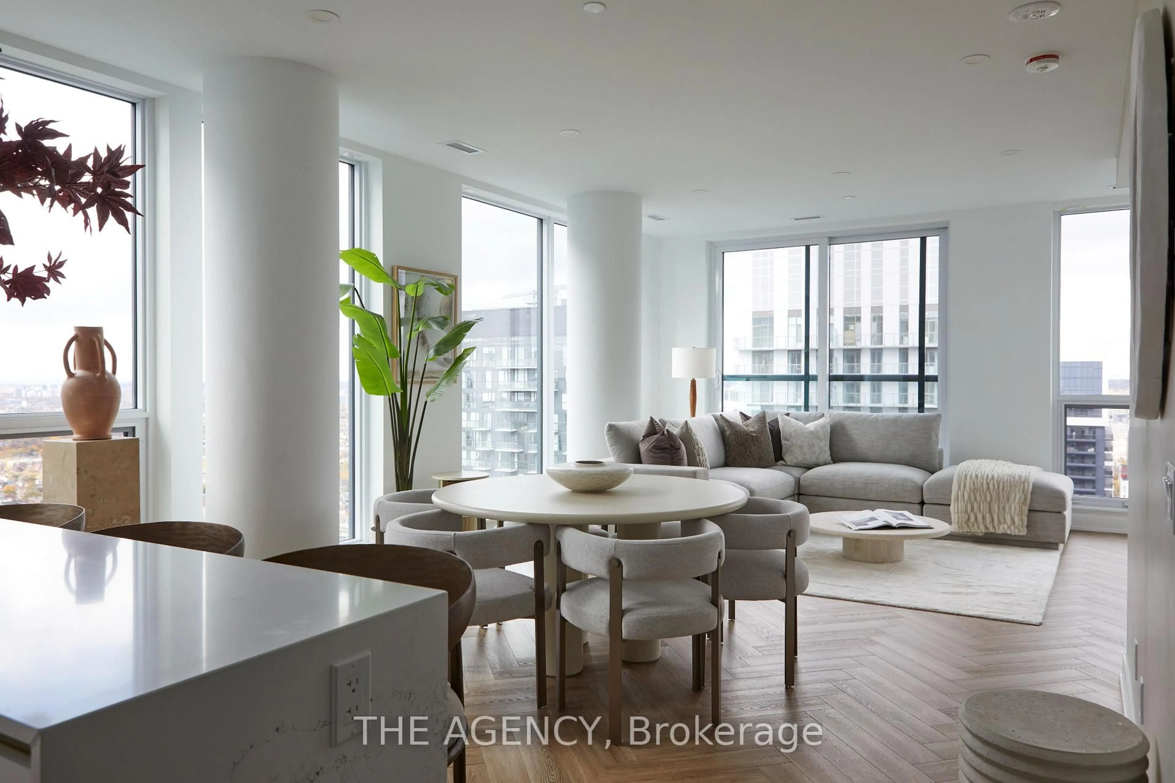 Unknown for 327 King St #PH-04, Toronto Ontario M5V 1J5