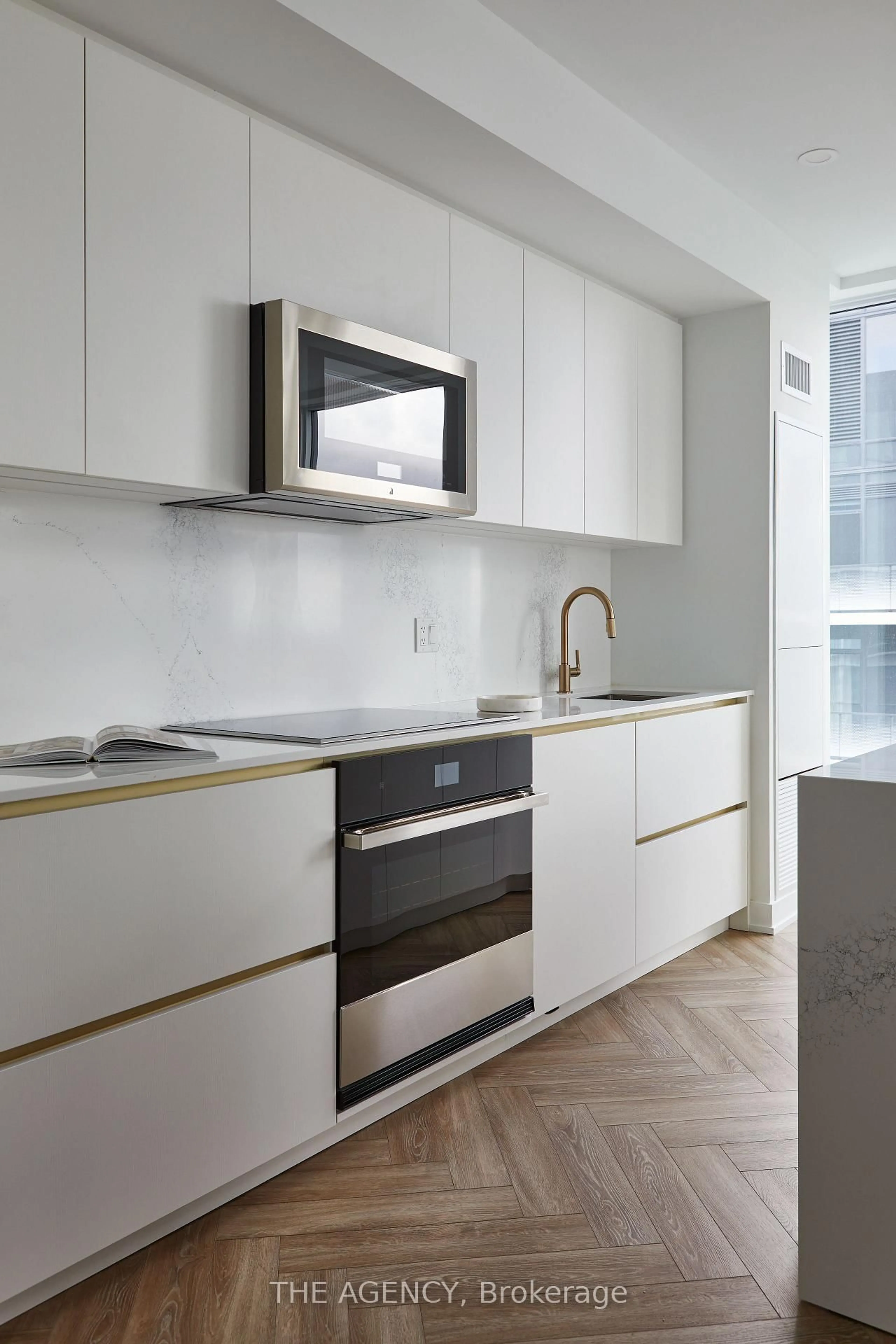 Standard kitchen, unknown for 327 King St #PH-04, Toronto Ontario M5V 1J5