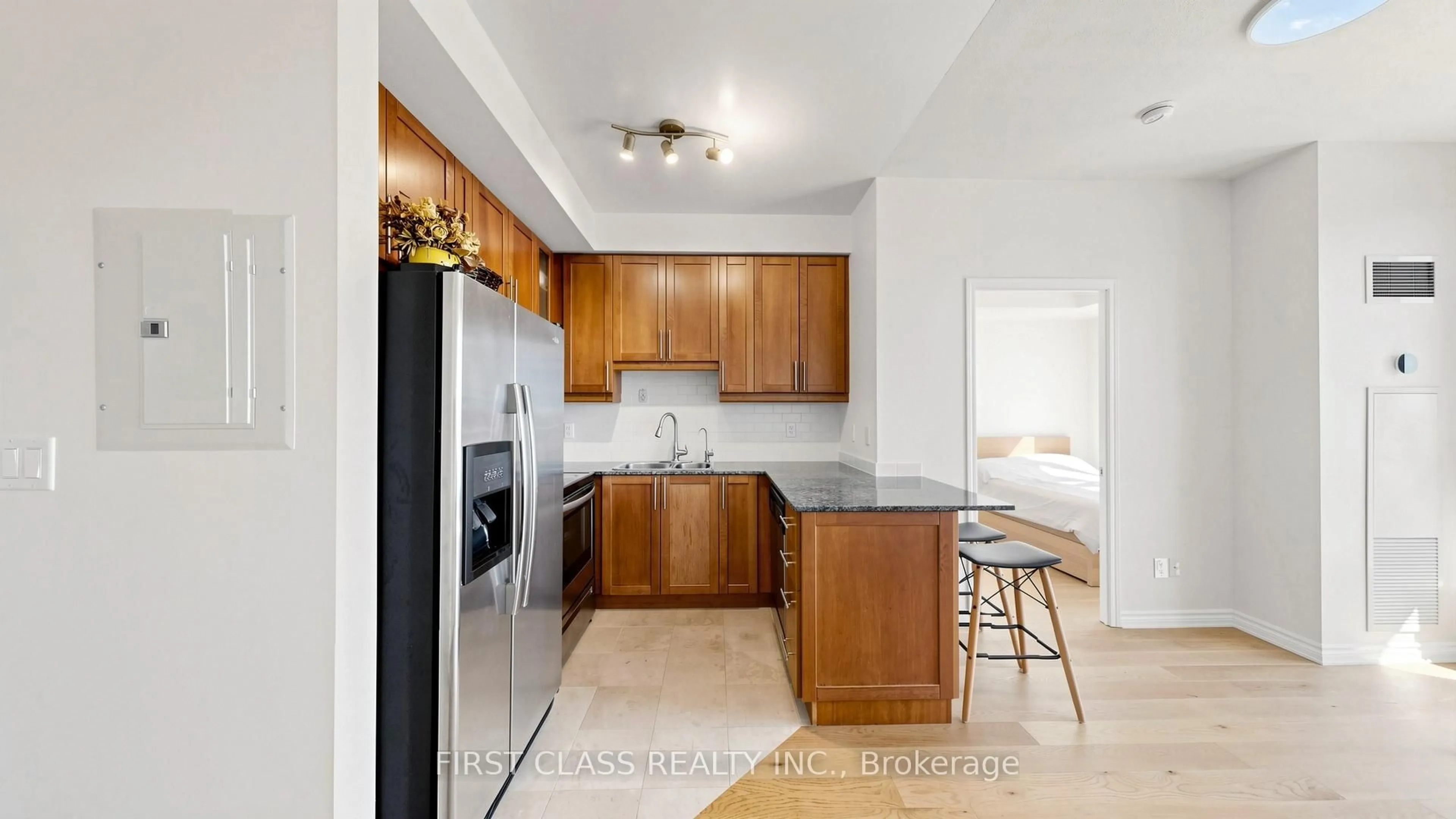 Standard kitchen, unknown for 18 Holmes Ave #612, Toronto Ontario M2N 0E1
