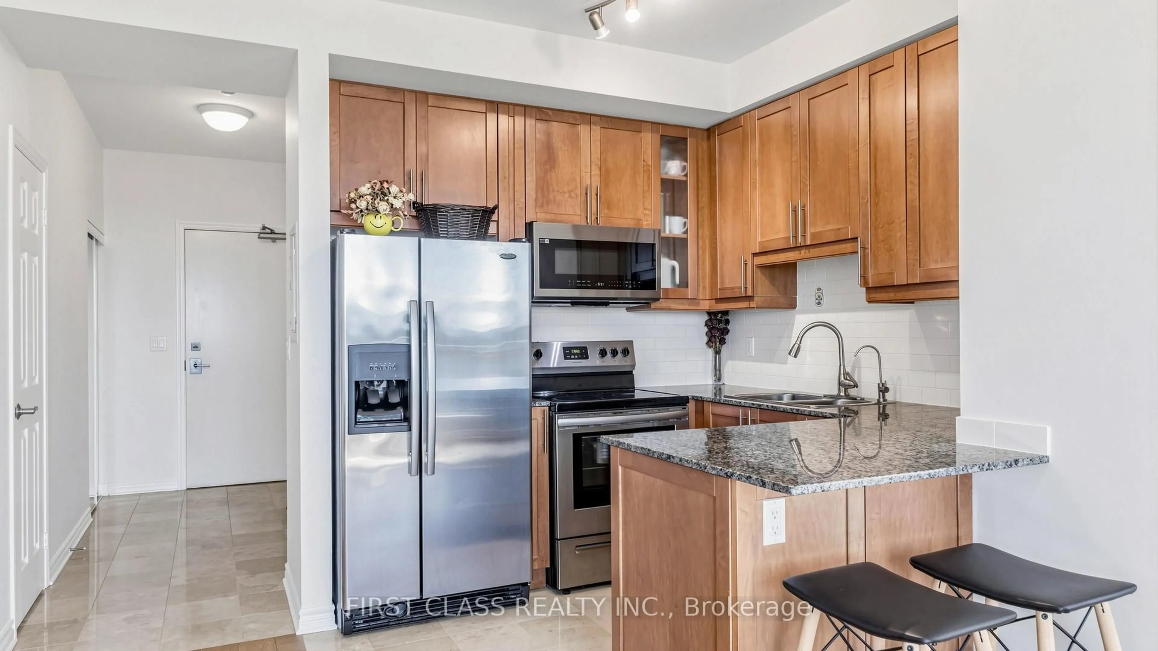Standard kitchen, ceramic/tile floor for 18 Holmes Ave #612, Toronto Ontario M2N 0E1