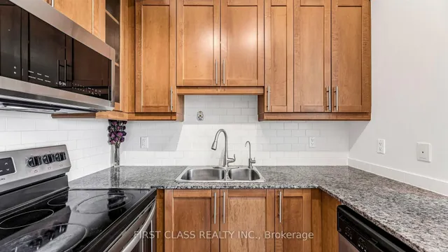 18 Holmes Ave #612, Toronto 5