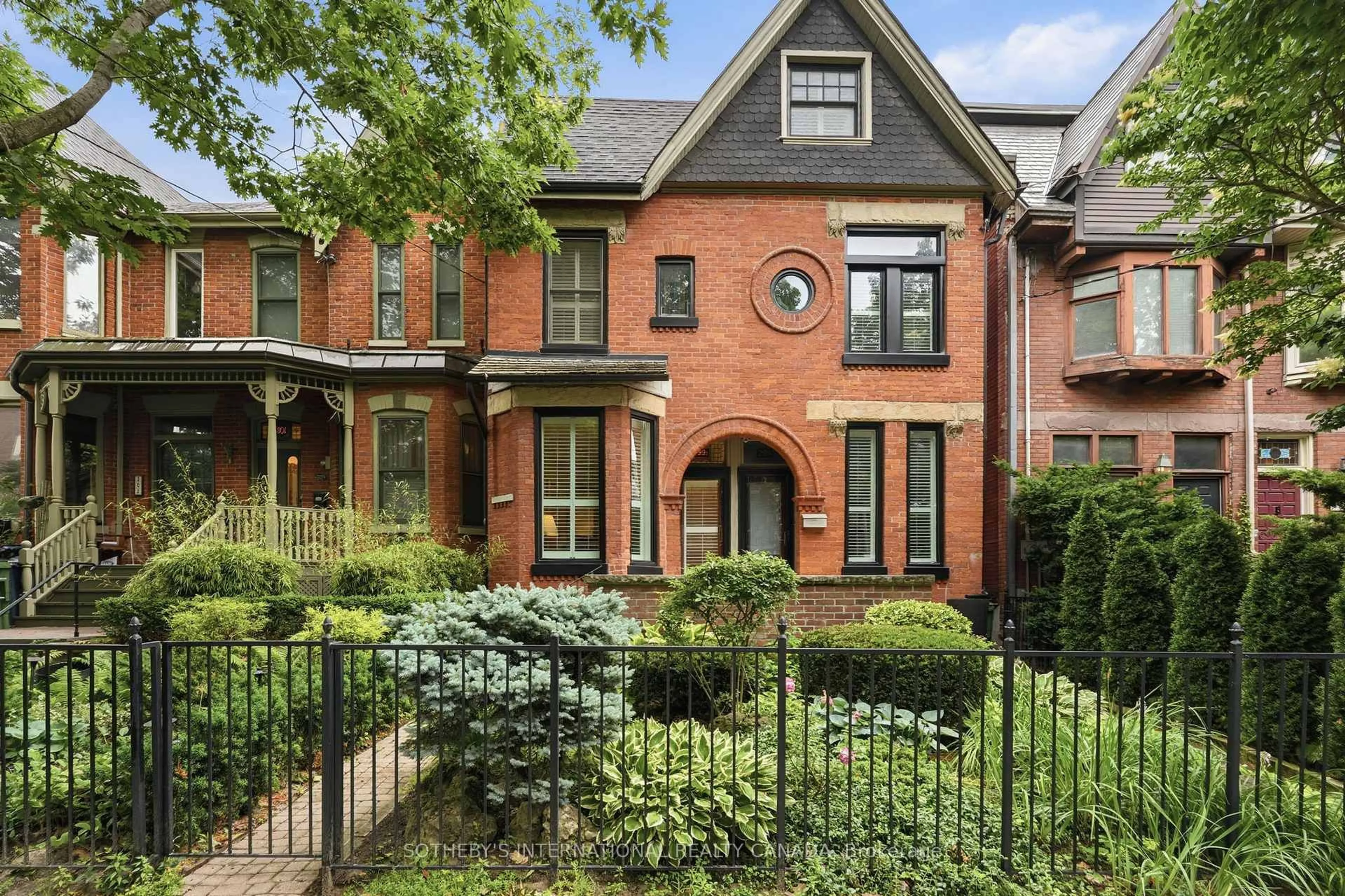 Home with brick exterior material, street for 299 1/2 Sumach St, Toronto Ontario M5A 3K4