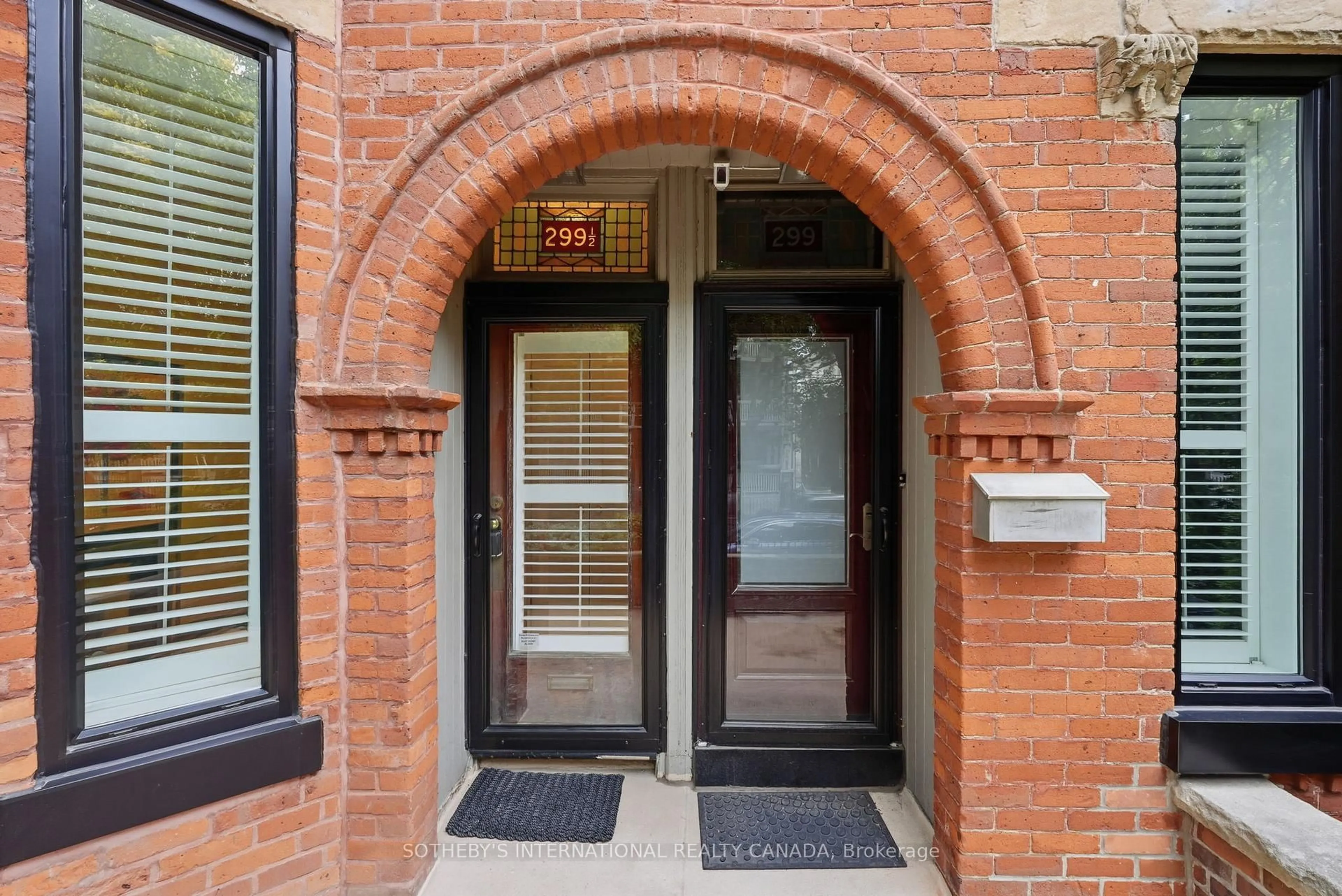 Indoor entryway for 299 1/2 Sumach St, Toronto Ontario M5A 3K4