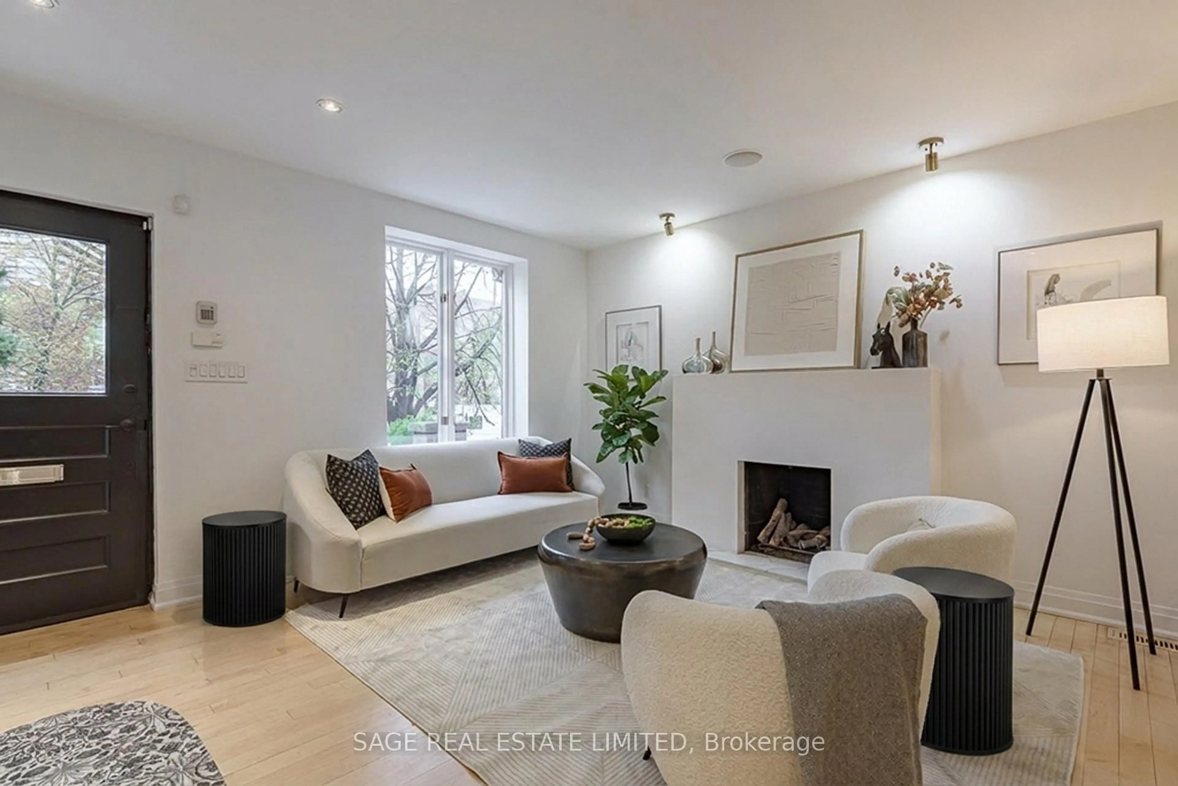 Living room with furniture, unknown for 86 Dupont St, Toronto Ontario M5R 1V2