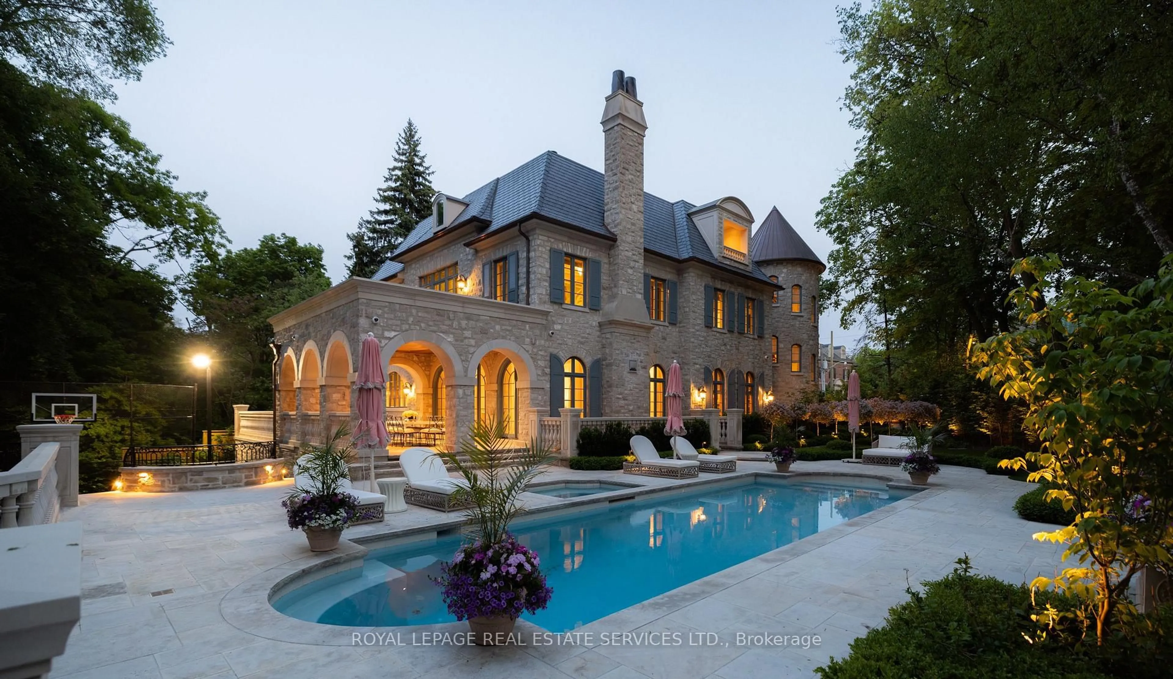 Pool for 221 Forest Hill Rd, Toronto Ontario M5P 2N3