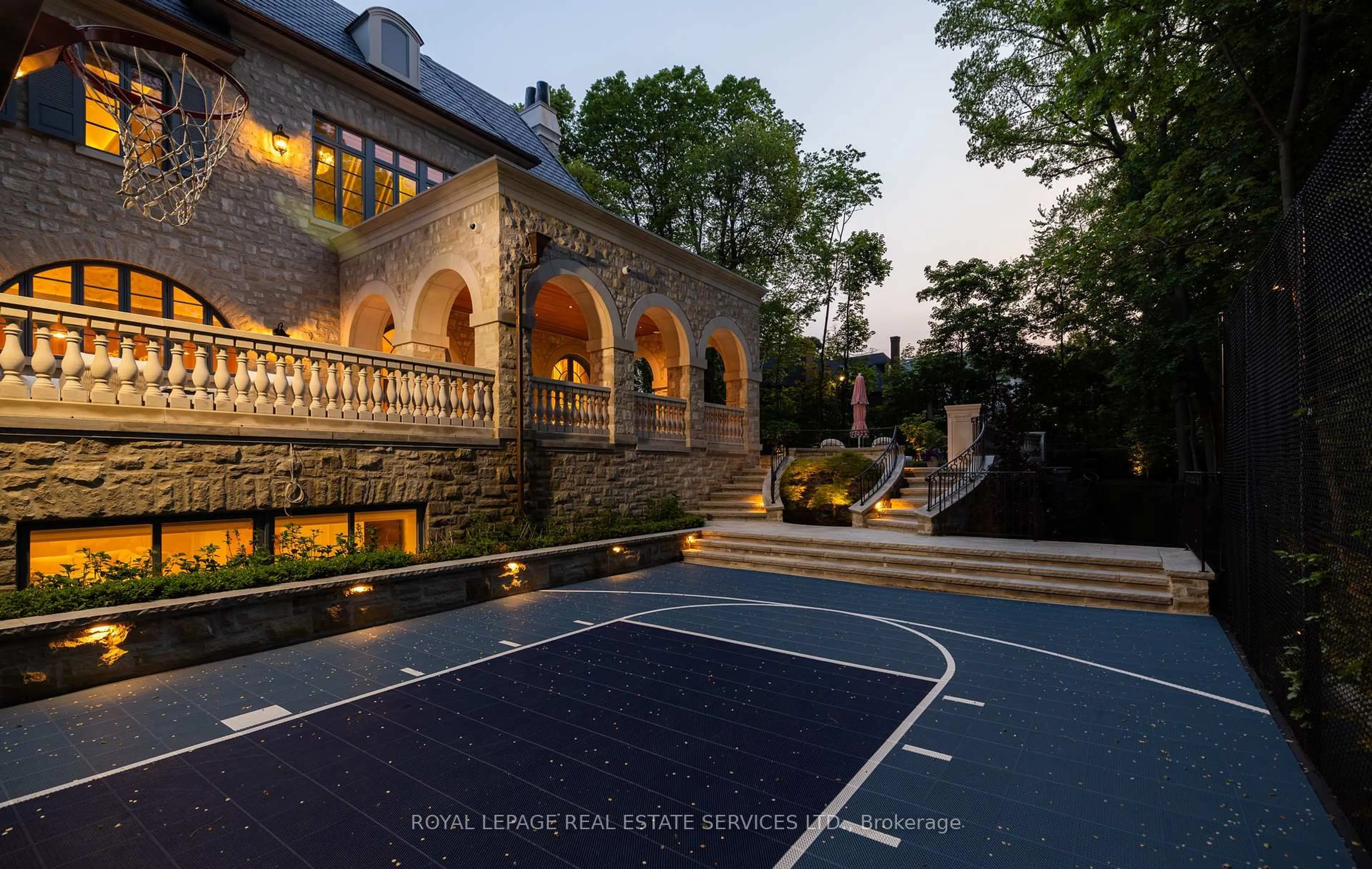 Patio, street for 221 Forest Hill Rd, Toronto Ontario M5P 2N3