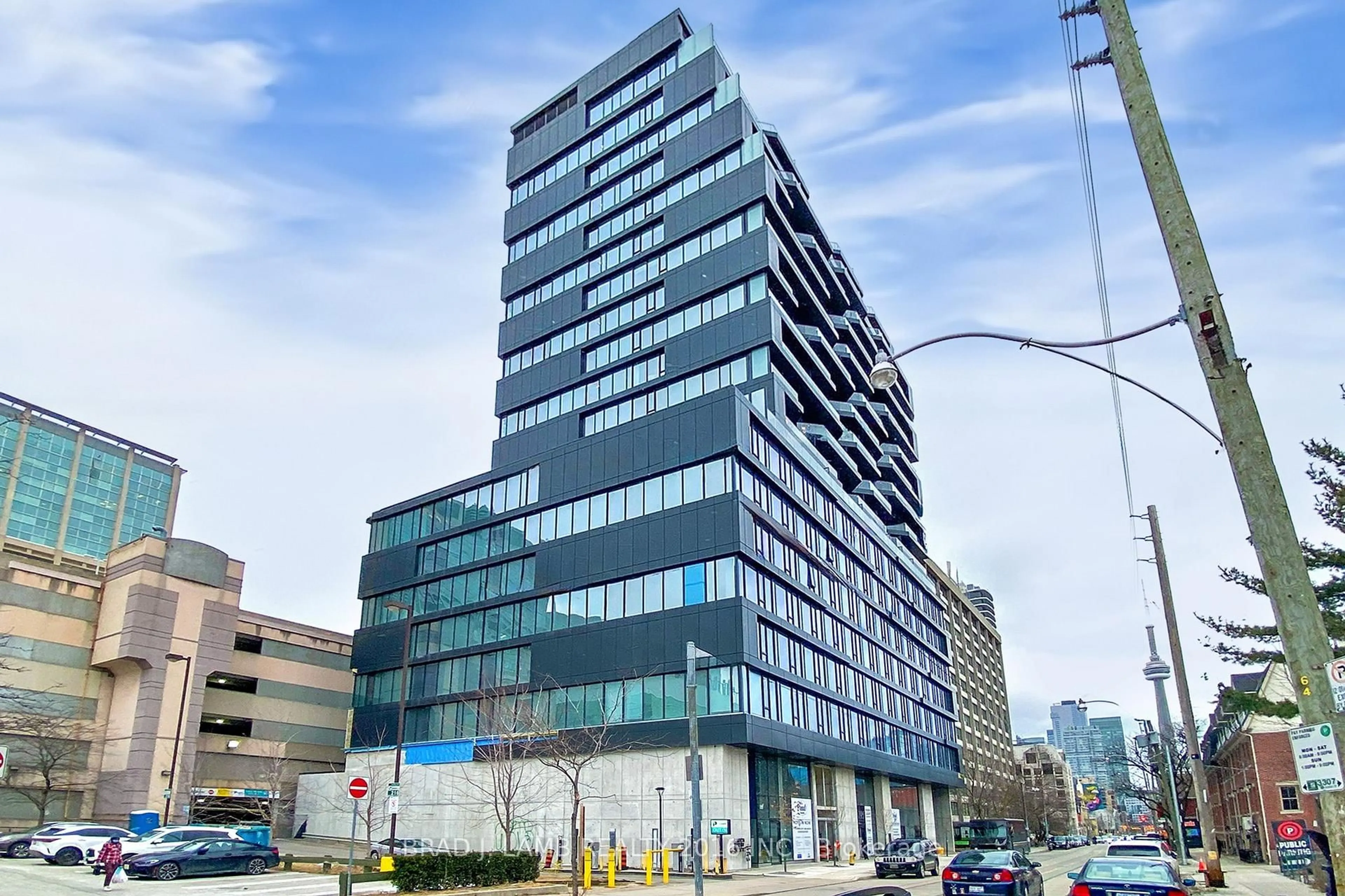 Indoor foyer for 195 McCaul St #518, Toronto Ontario M5T 0E5