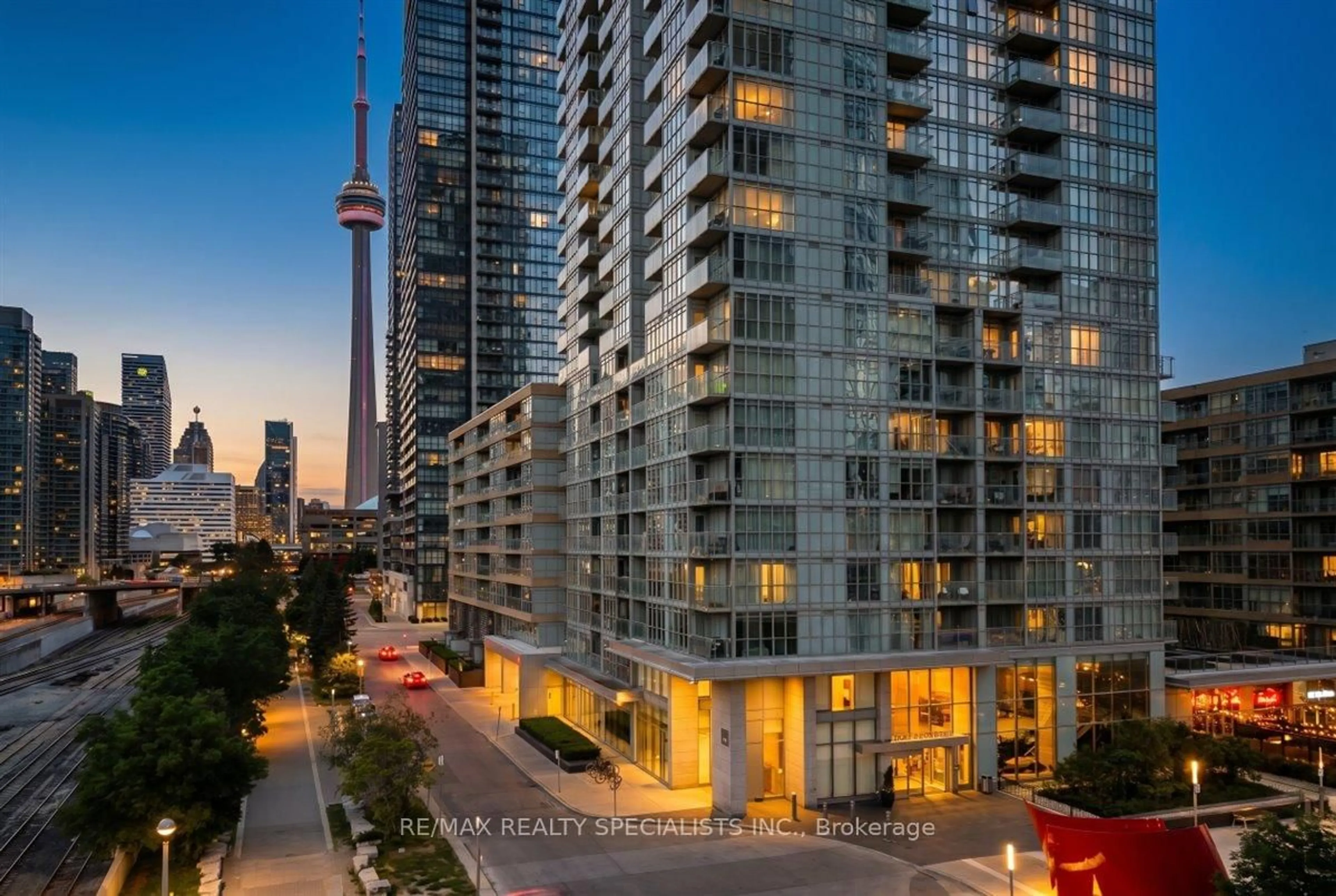 Unknown for 15 Iceboat Terr #PH06, Toronto Ontario M5V 4A5