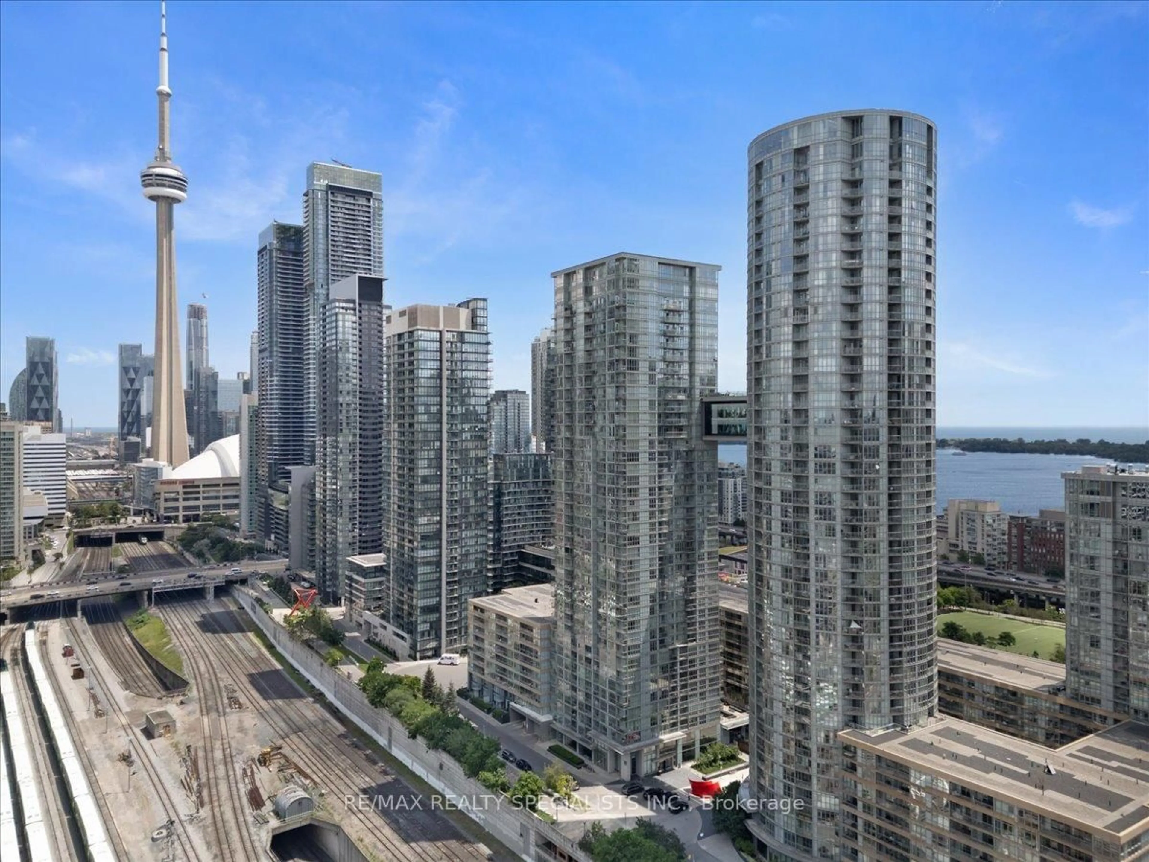 Unknown for 15 Iceboat Terr #PH06, Toronto Ontario M5V 4A5