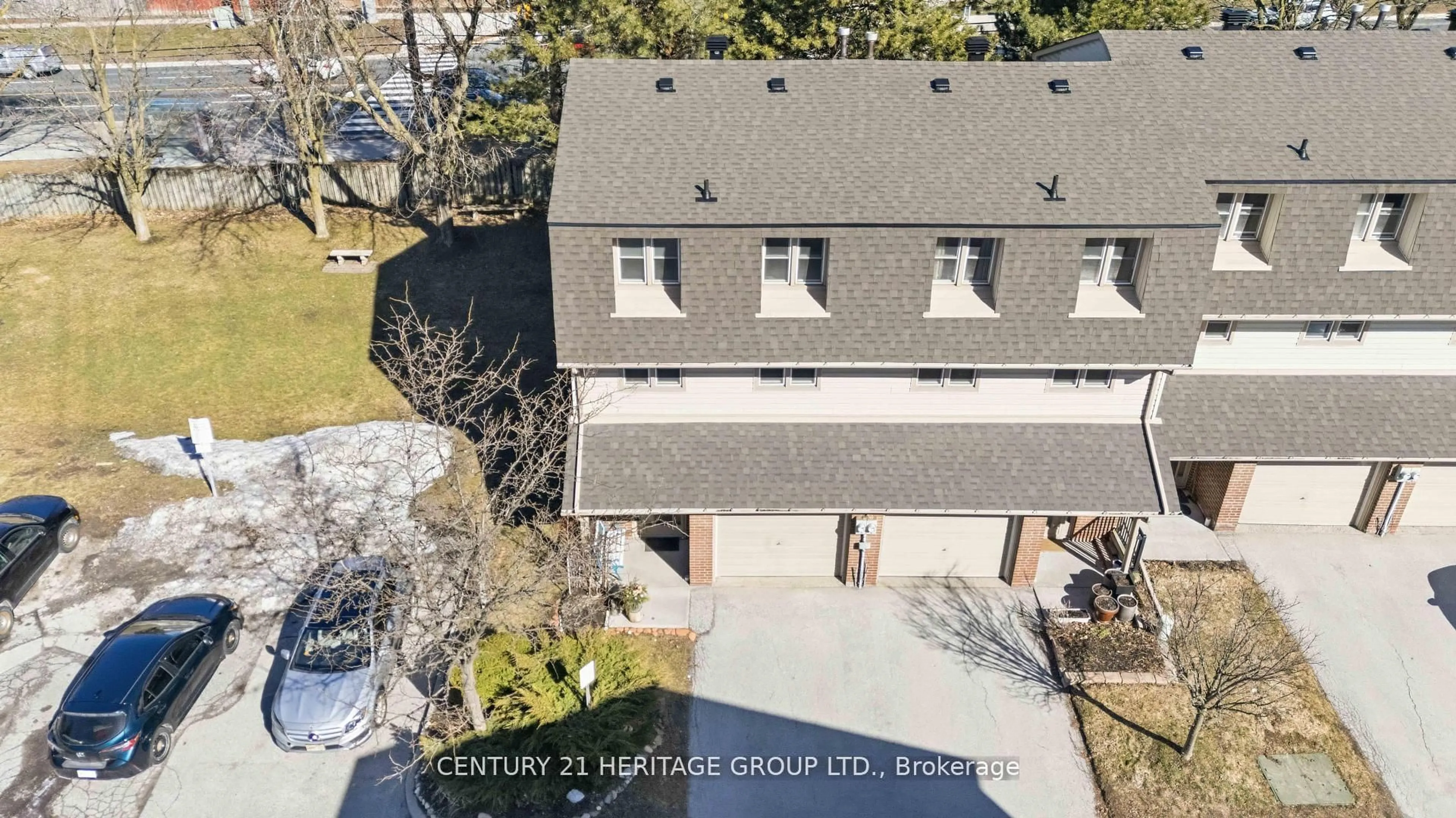 A pic from outside/outdoor area/front of a property/back of a property/a pic from drone, street for 24 Purple Sageway #40, Toronto Ontario M2H 2Z5