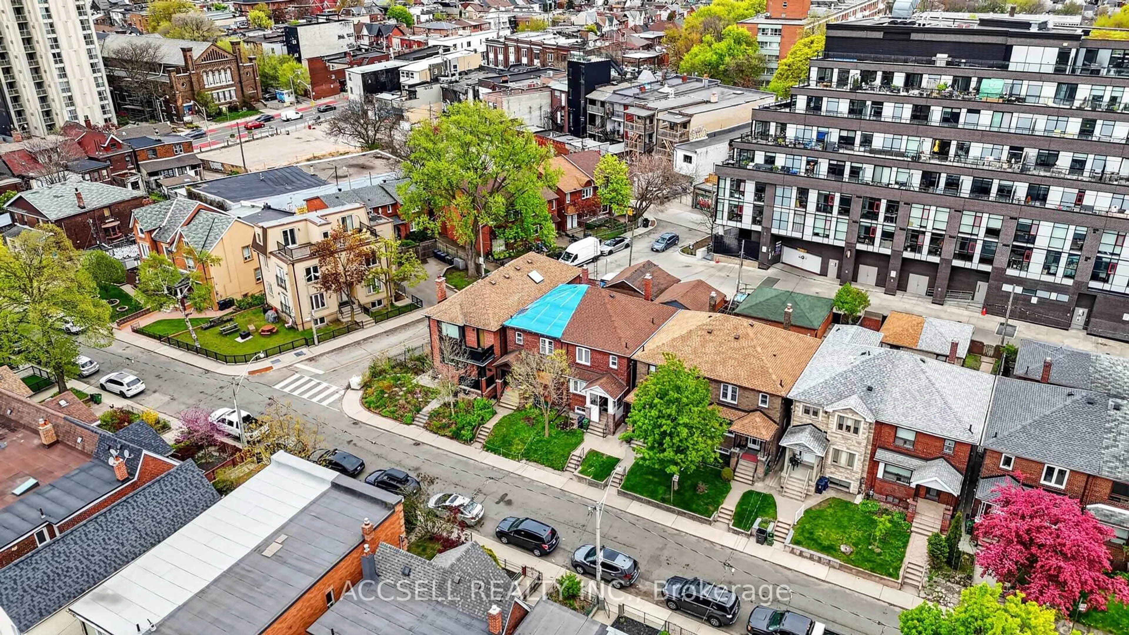 A pic from outside/outdoor area/front of a property/back of a property/a pic from drone, city buildings view from balcony for 23 Fisher St, Toronto Ontario M6K 1V7