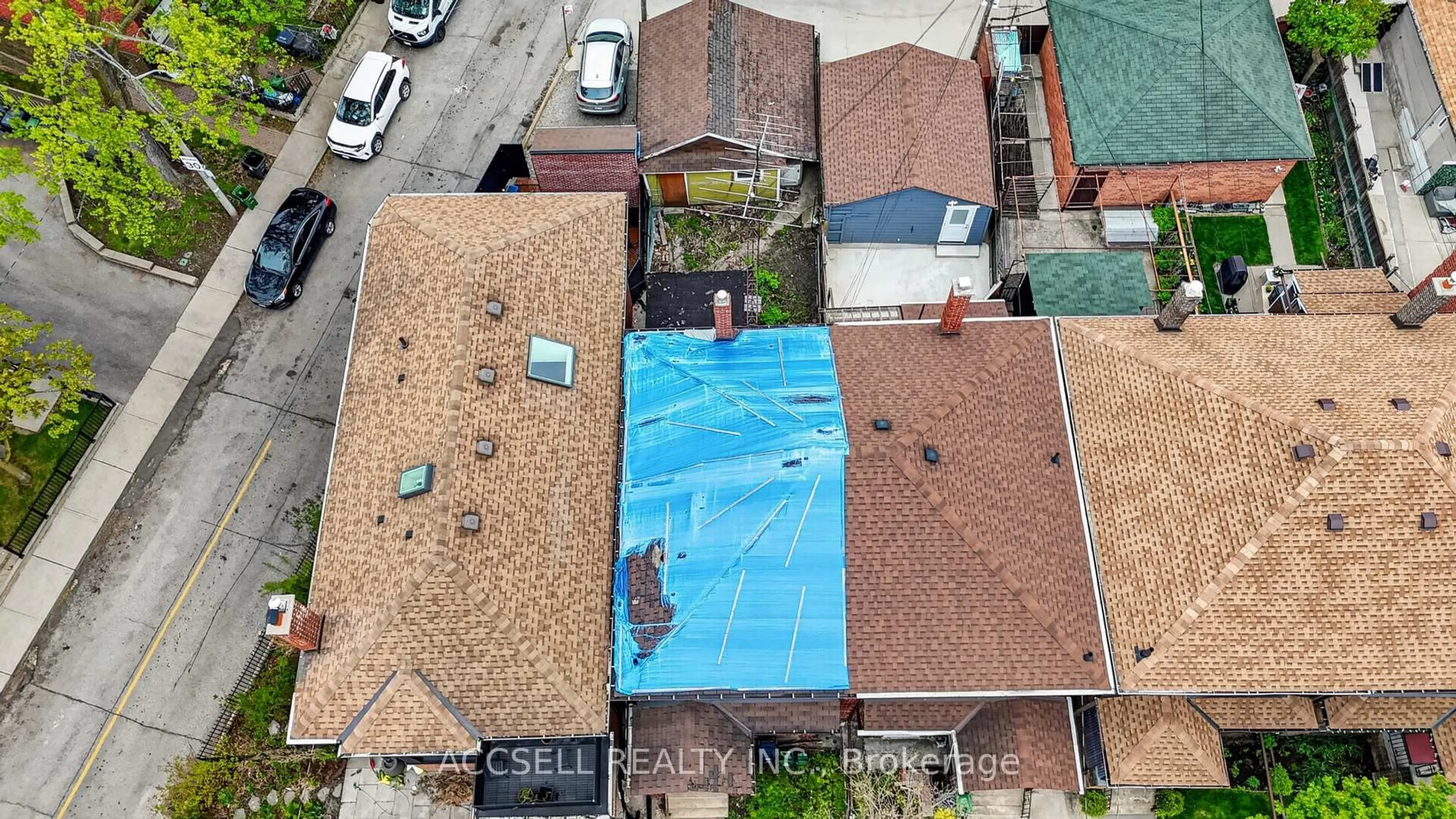 A pic from outside/outdoor area/front of a property/back of a property/a pic from drone, city buildings view from balcony for 23 Fisher St, Toronto Ontario M6K 1V7