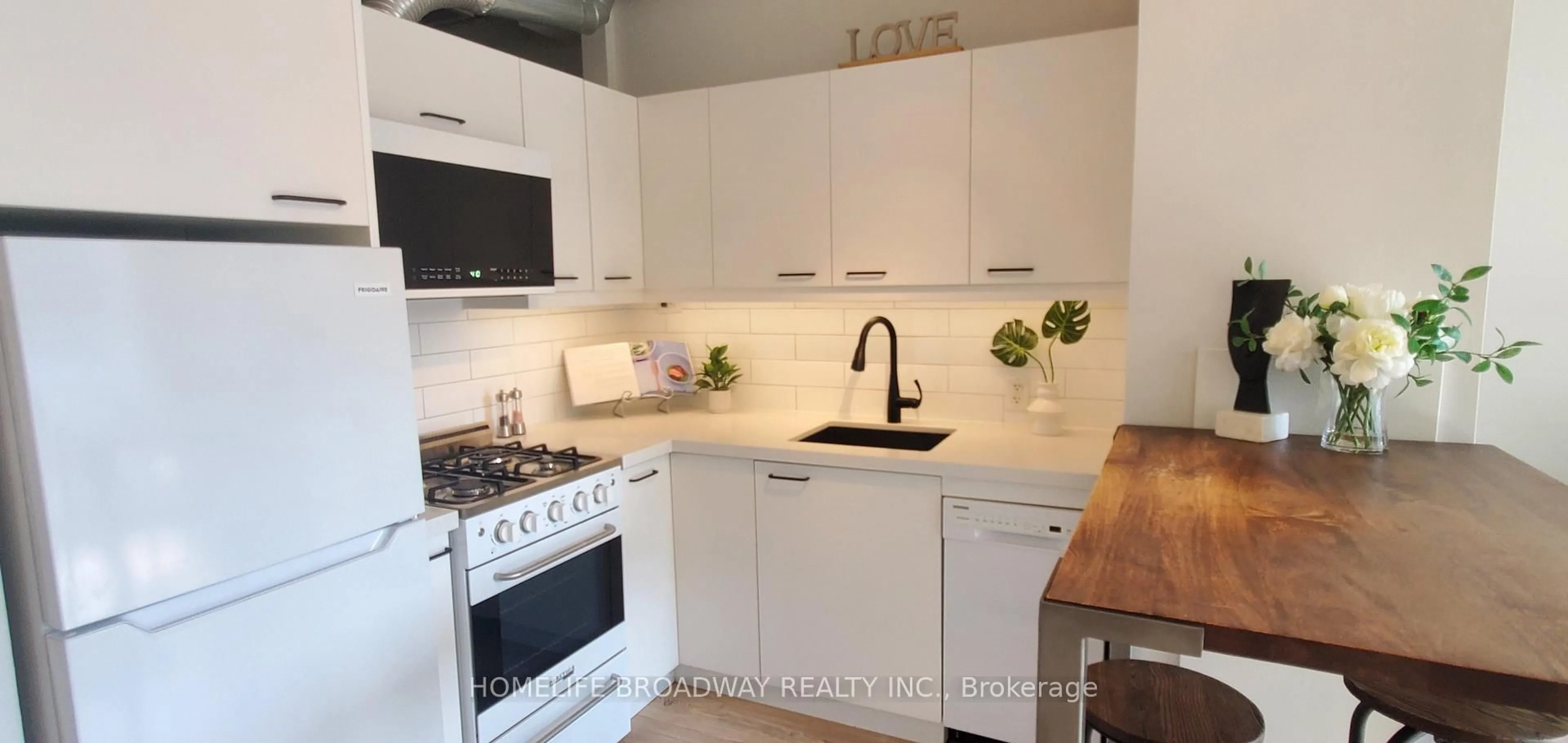 Standard kitchen, unknown for 169 John St #303, Toronto Ontario M5T 1X3
