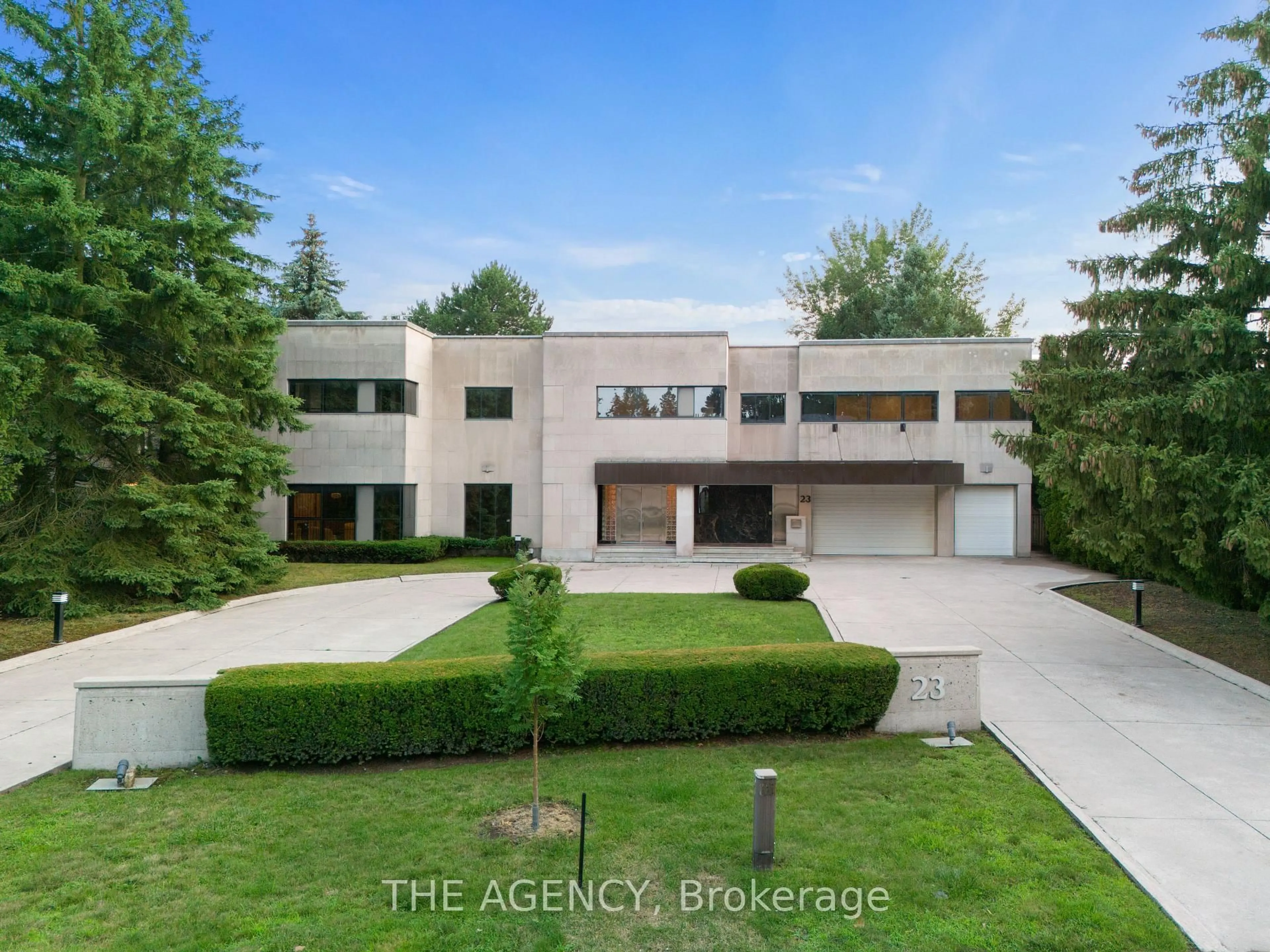 A pic from outside/outdoor area/front of a property/back of a property/a pic from drone, building for 23 Bayview Rdge, Toronto Ontario M2L 1E3