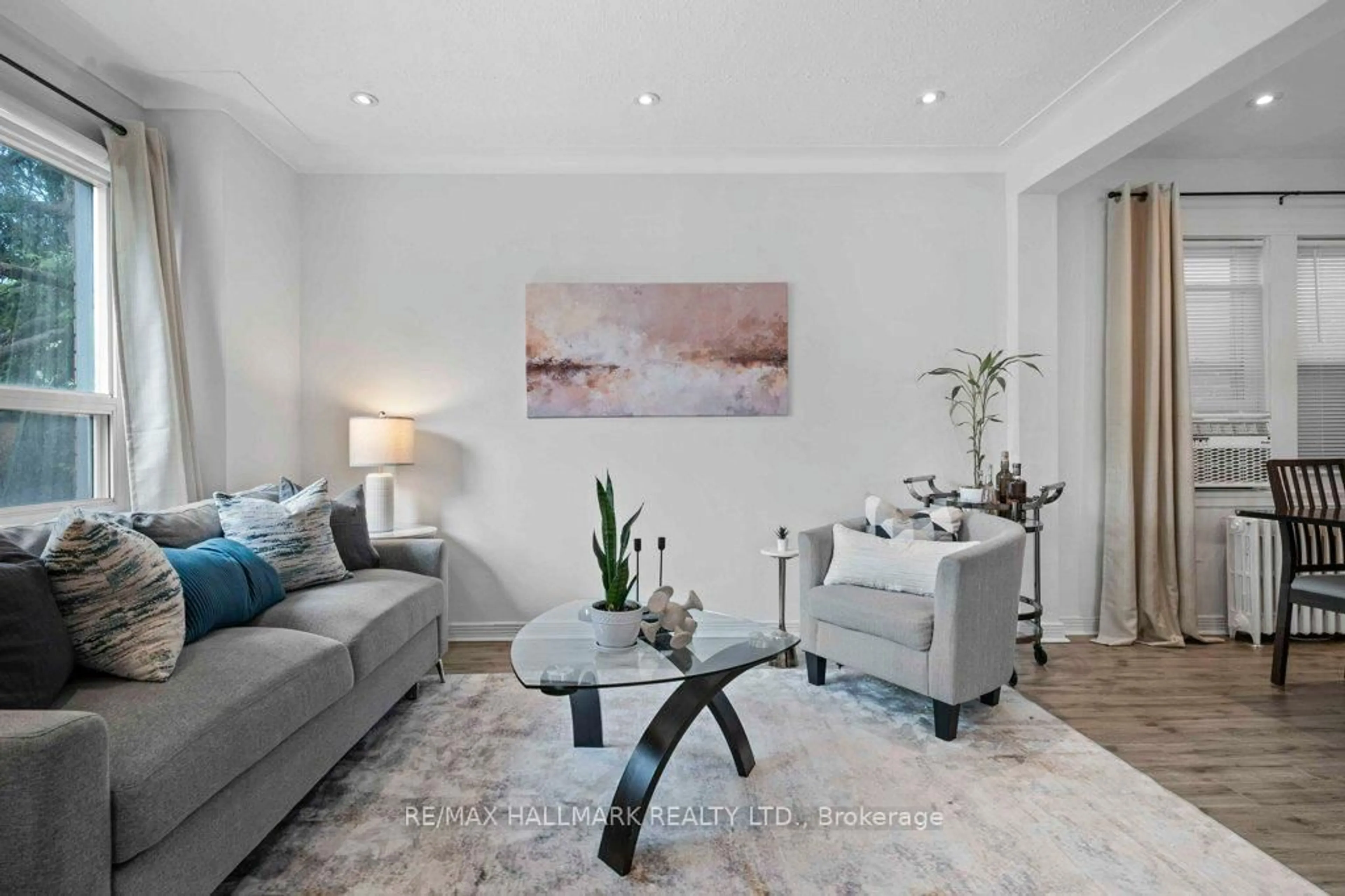 Living room with furniture, unknown for 34 Gloucester Grve, Toronto Ontario M6C 2A1