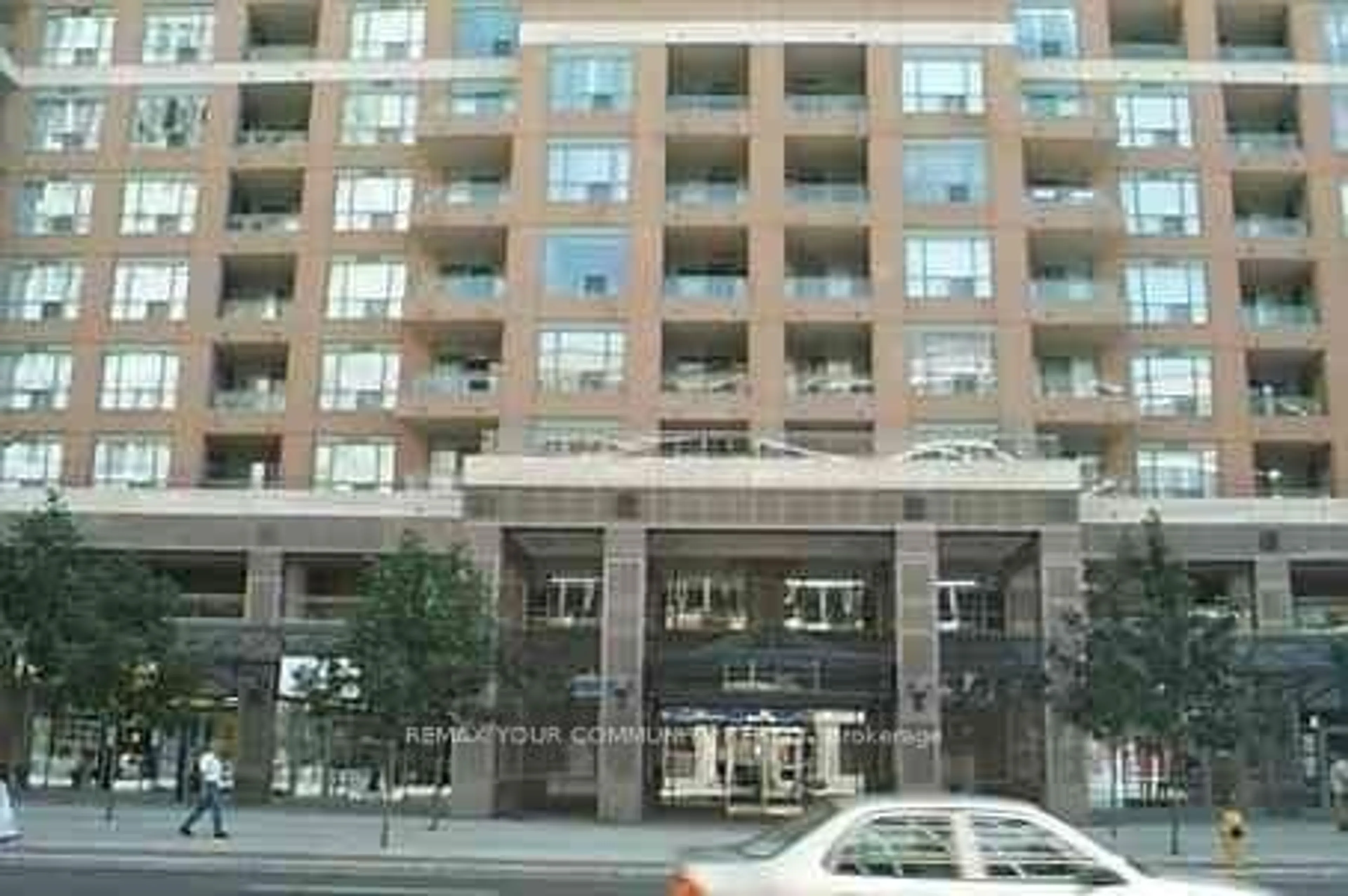 Indoor foyer for 889 Bay St #512, Toronto Ontario M5S 3K5