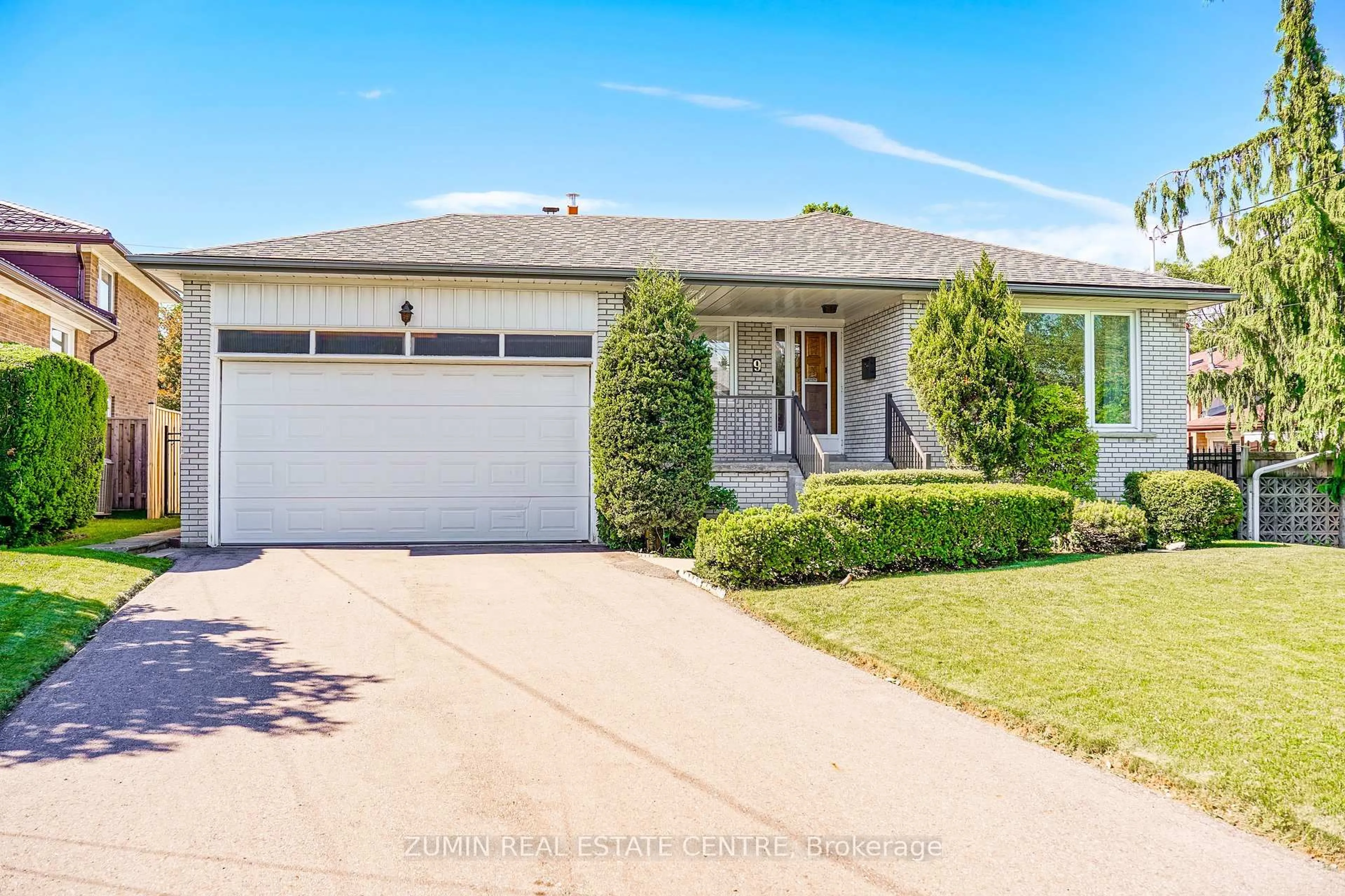 Home with vinyl exterior material, street for 9 Oldborough Circ, Toronto Ontario M2J 3A1