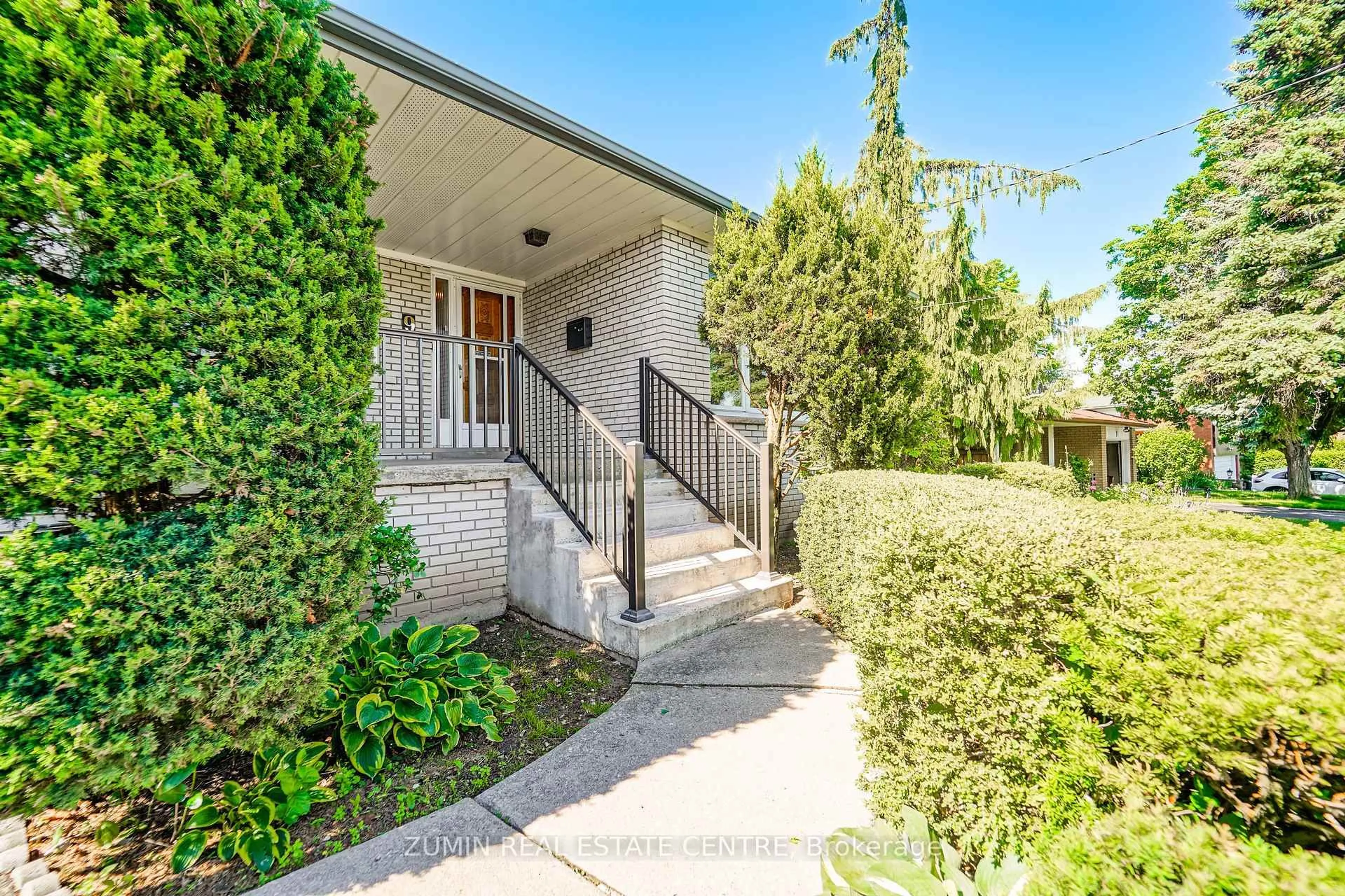 Unknown for 9 Oldborough Circ, Toronto Ontario M2J 3A1