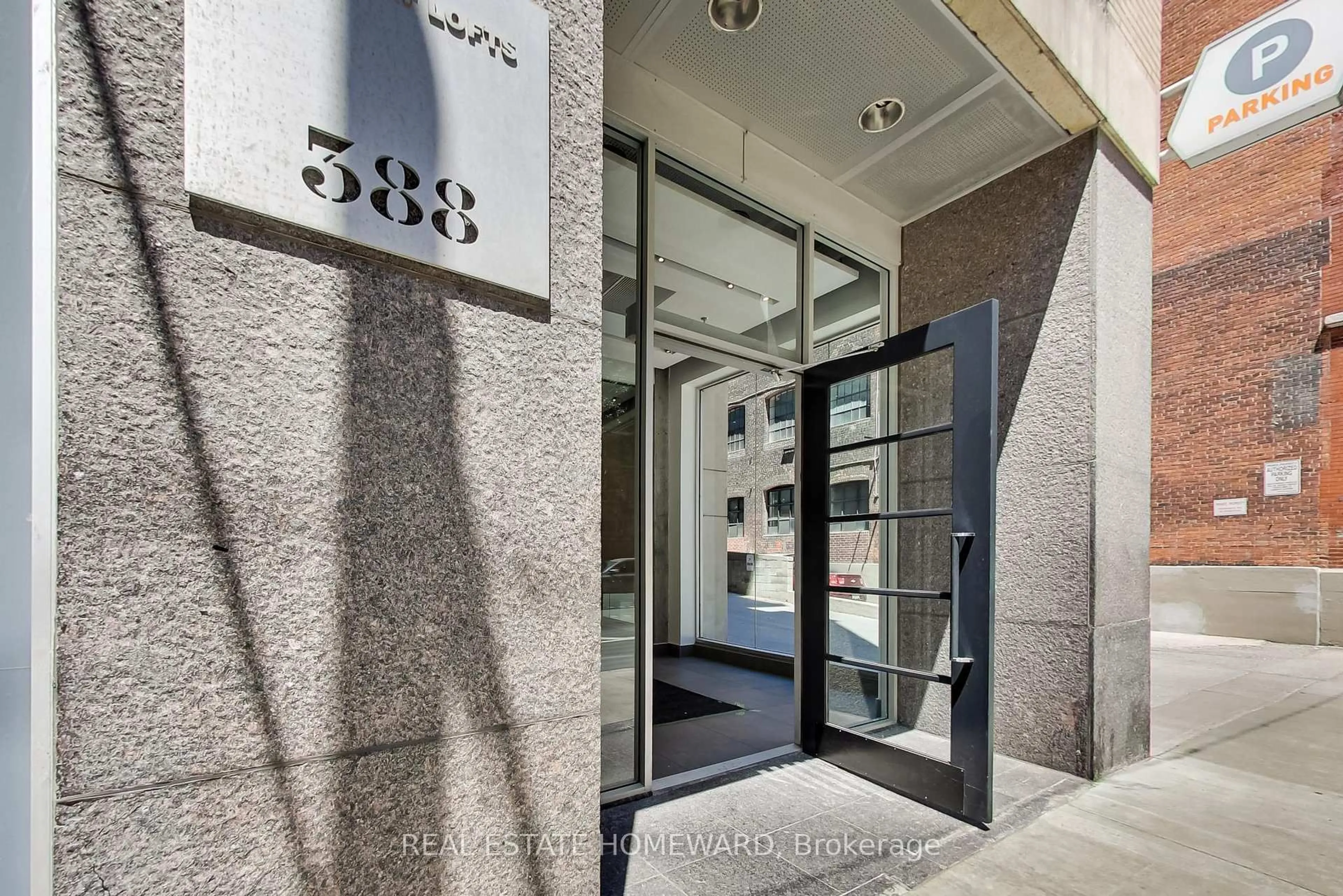 Indoor foyer for 388 Richmond St #1115, Toronto Ontario M5V 3P1