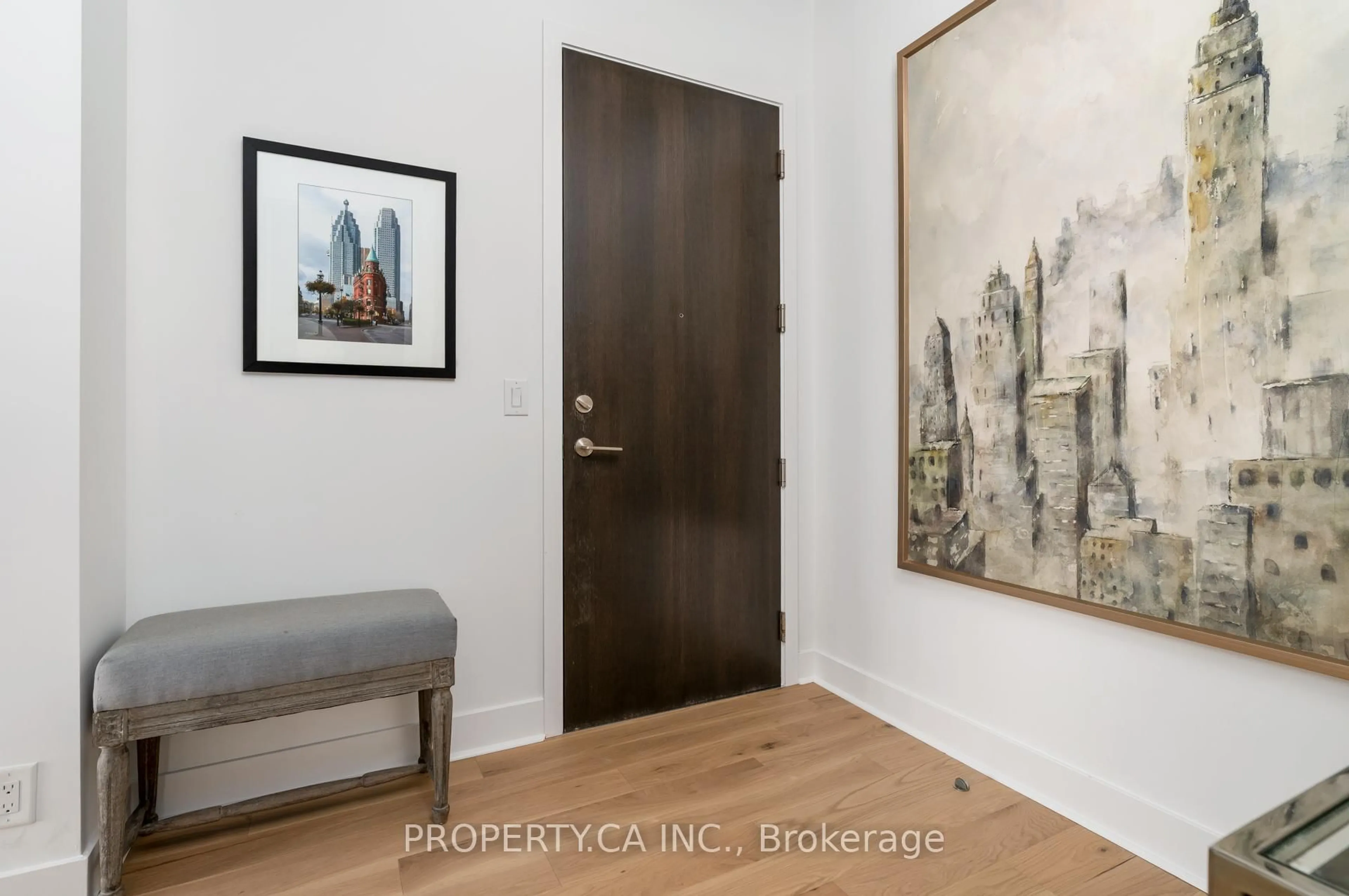 Indoor entryway for 399 Adelaide St #805, Toronto Ontario M5V 1S4