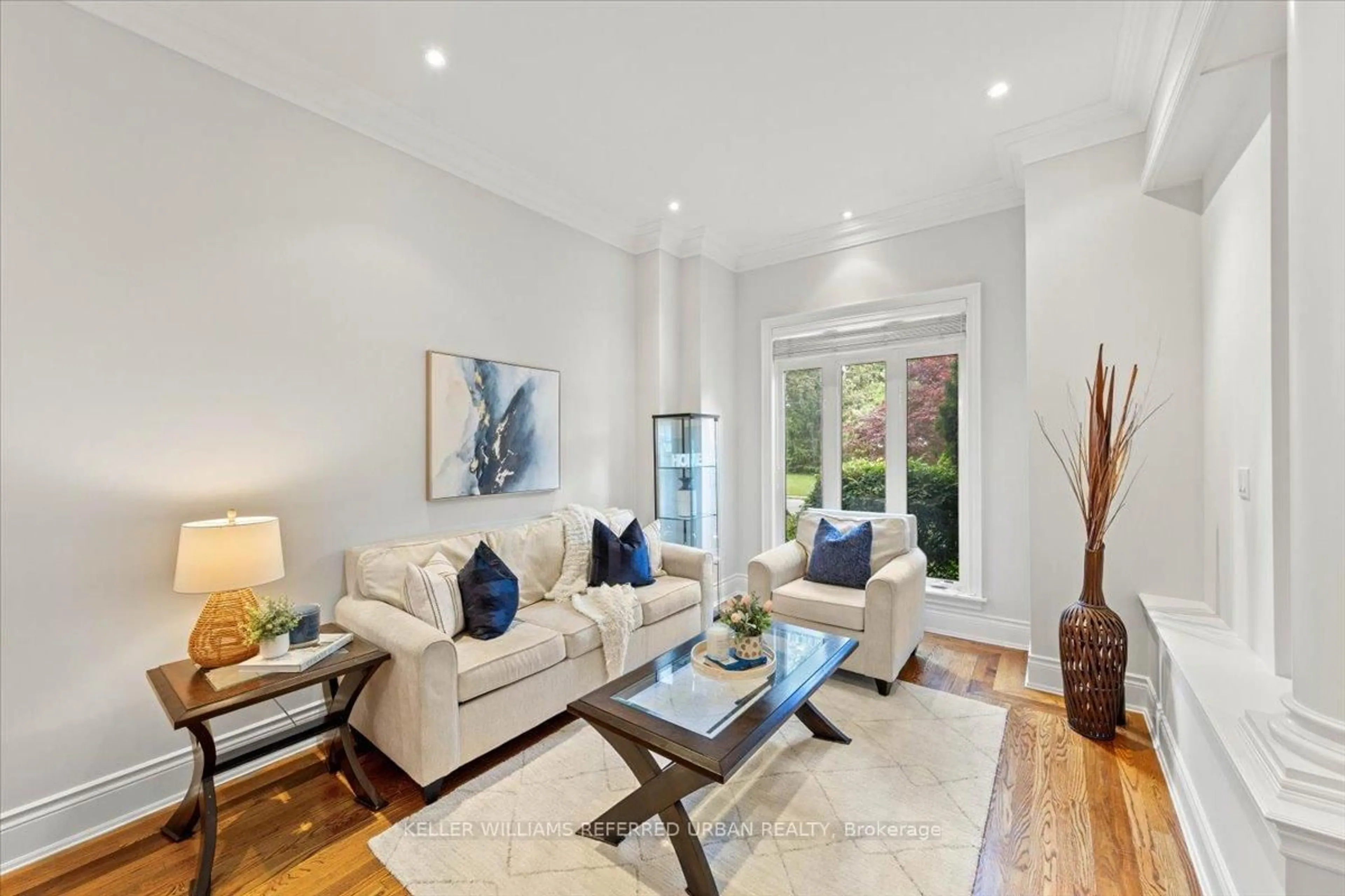 Living room with furniture, unknown for 6 Wentworth Ave, Toronto Ontario M2N 1T6