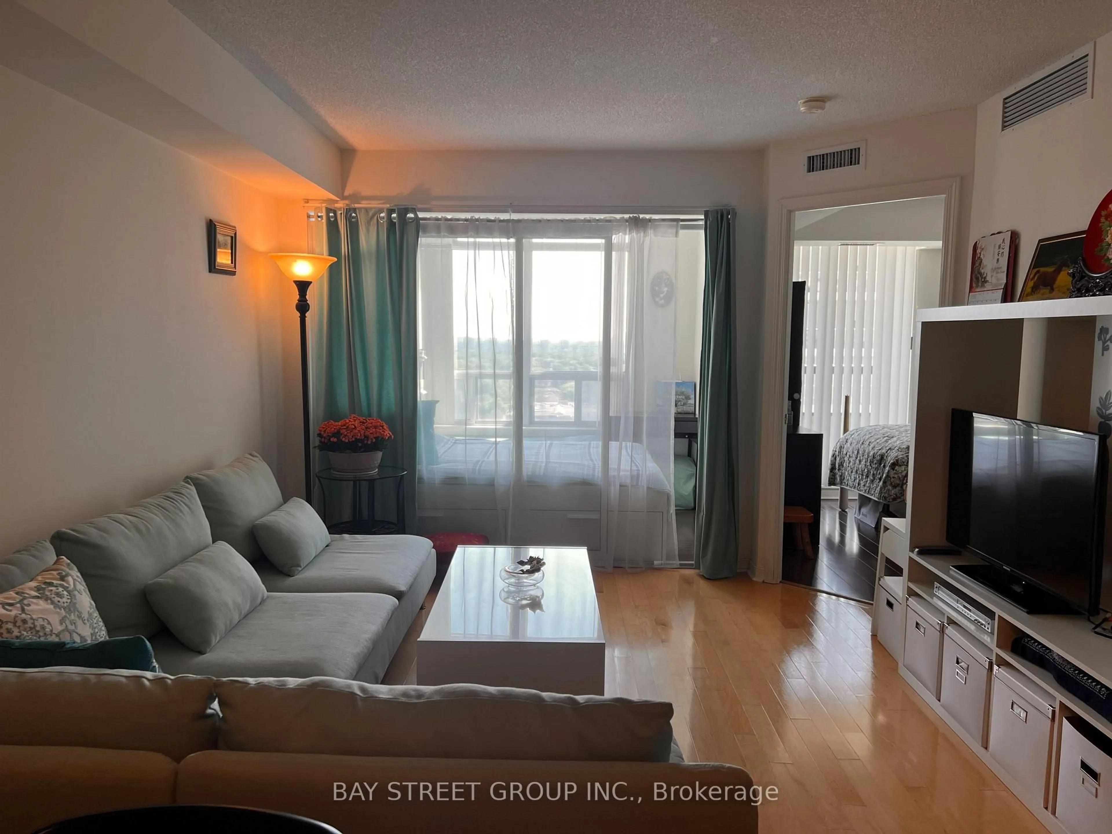 Living room with furniture, wood/laminate floor for 8 Hillcrest Ave #1712, Toronto Ontario M2N 6Y6