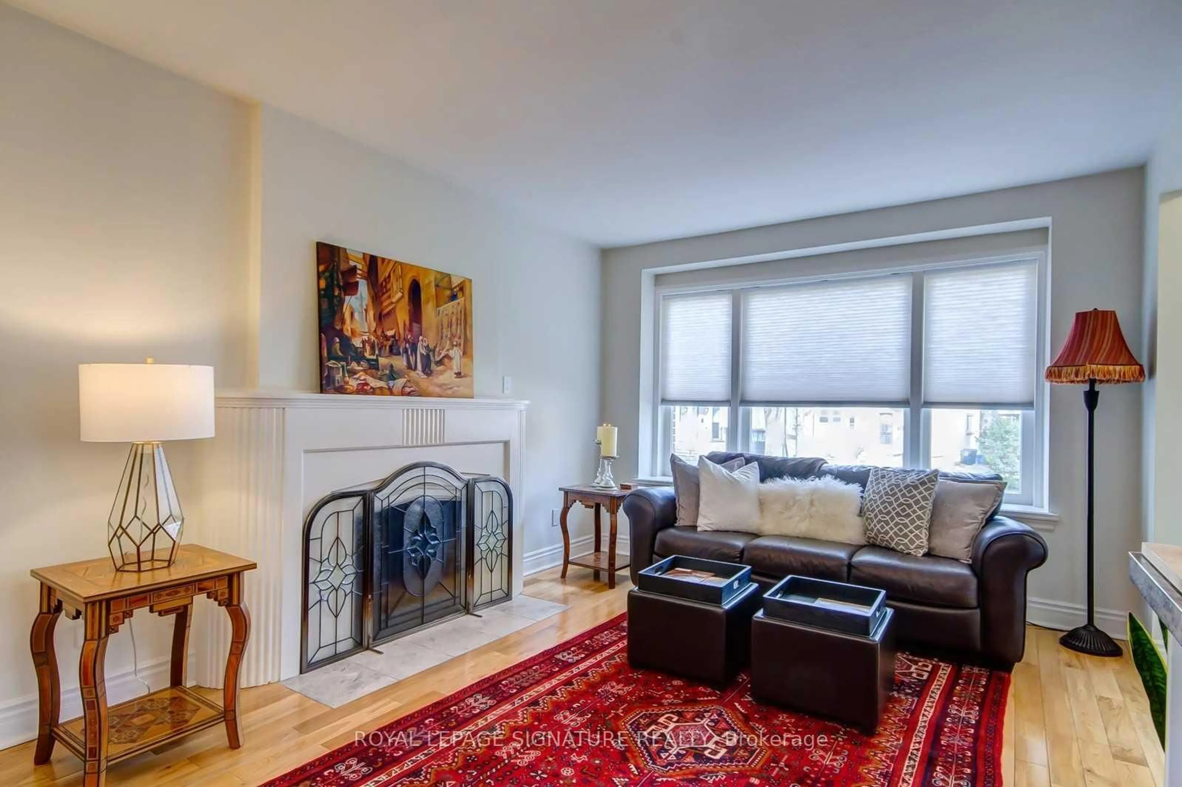 Living room with furniture, unknown for 3 Kenrae Rd, Toronto Ontario M4G 1X9