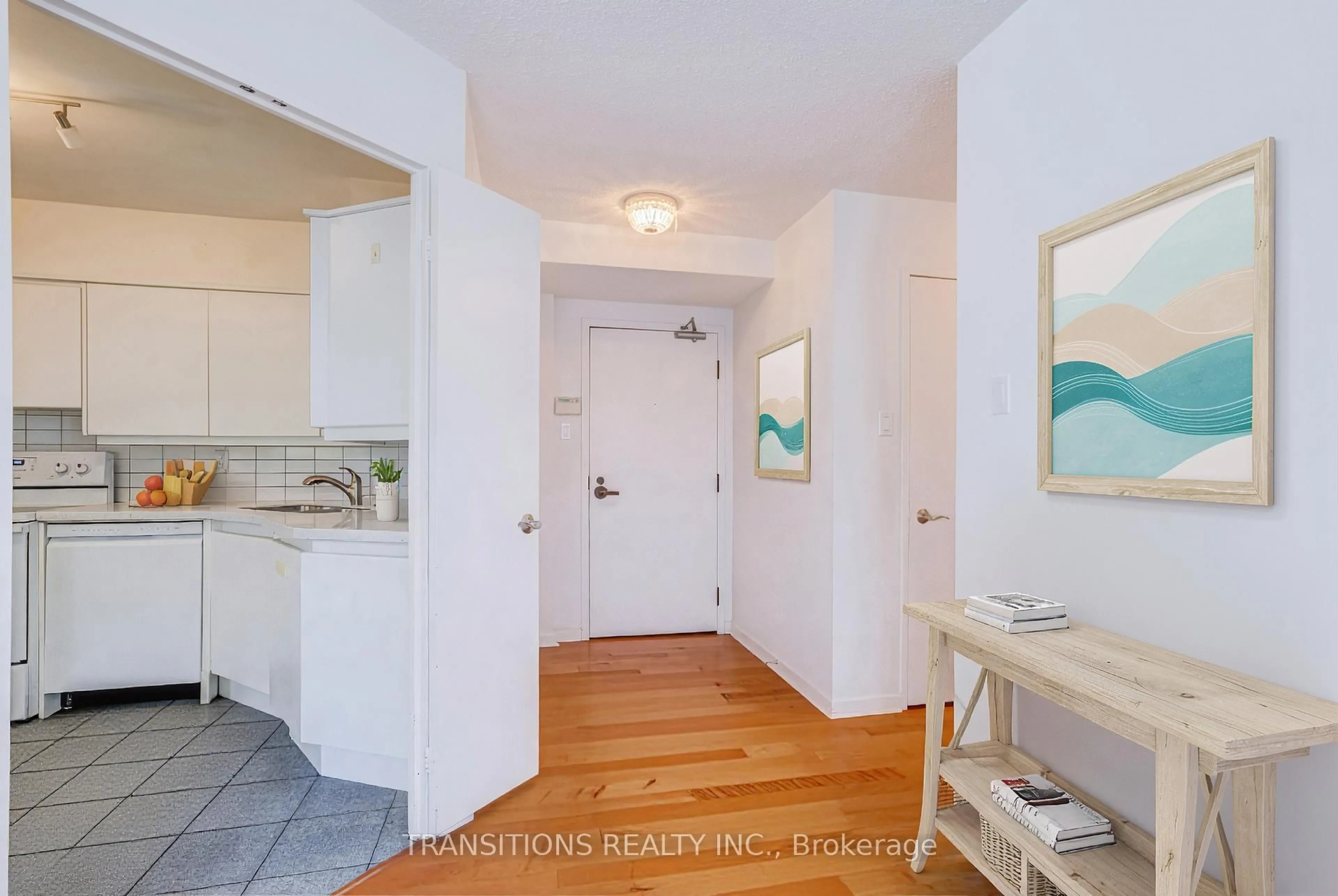 Indoor entryway for 25 Maitland St #610, Toronto Ontario M4Y 2W1