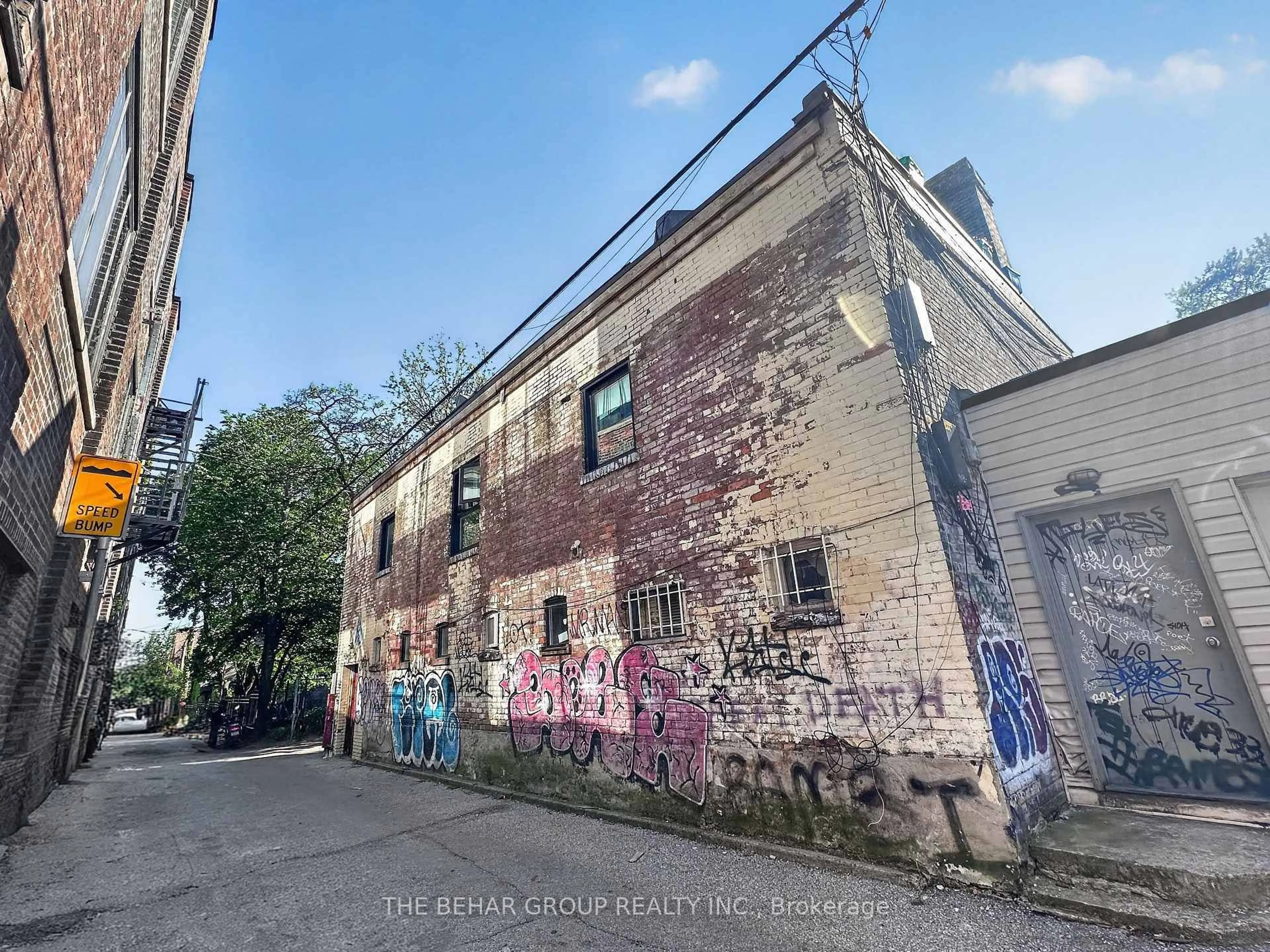 Unknown for 65 Bellwoods Ave, Toronto Ontario M6J 3N4