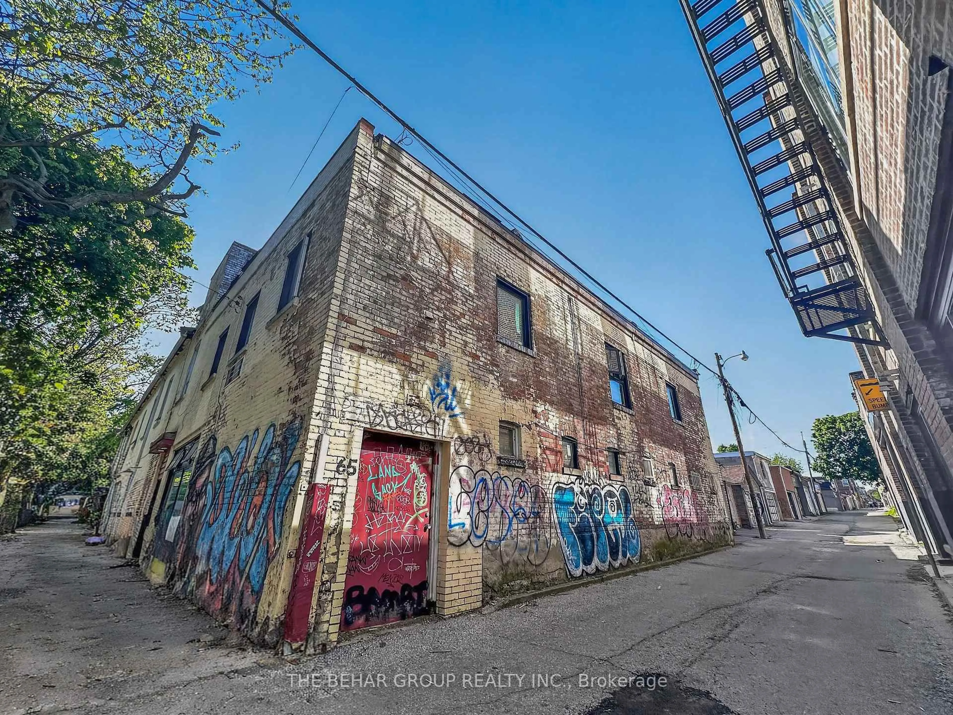 Unknown for 65 Bellwoods Ave, Toronto Ontario M6J 3N4