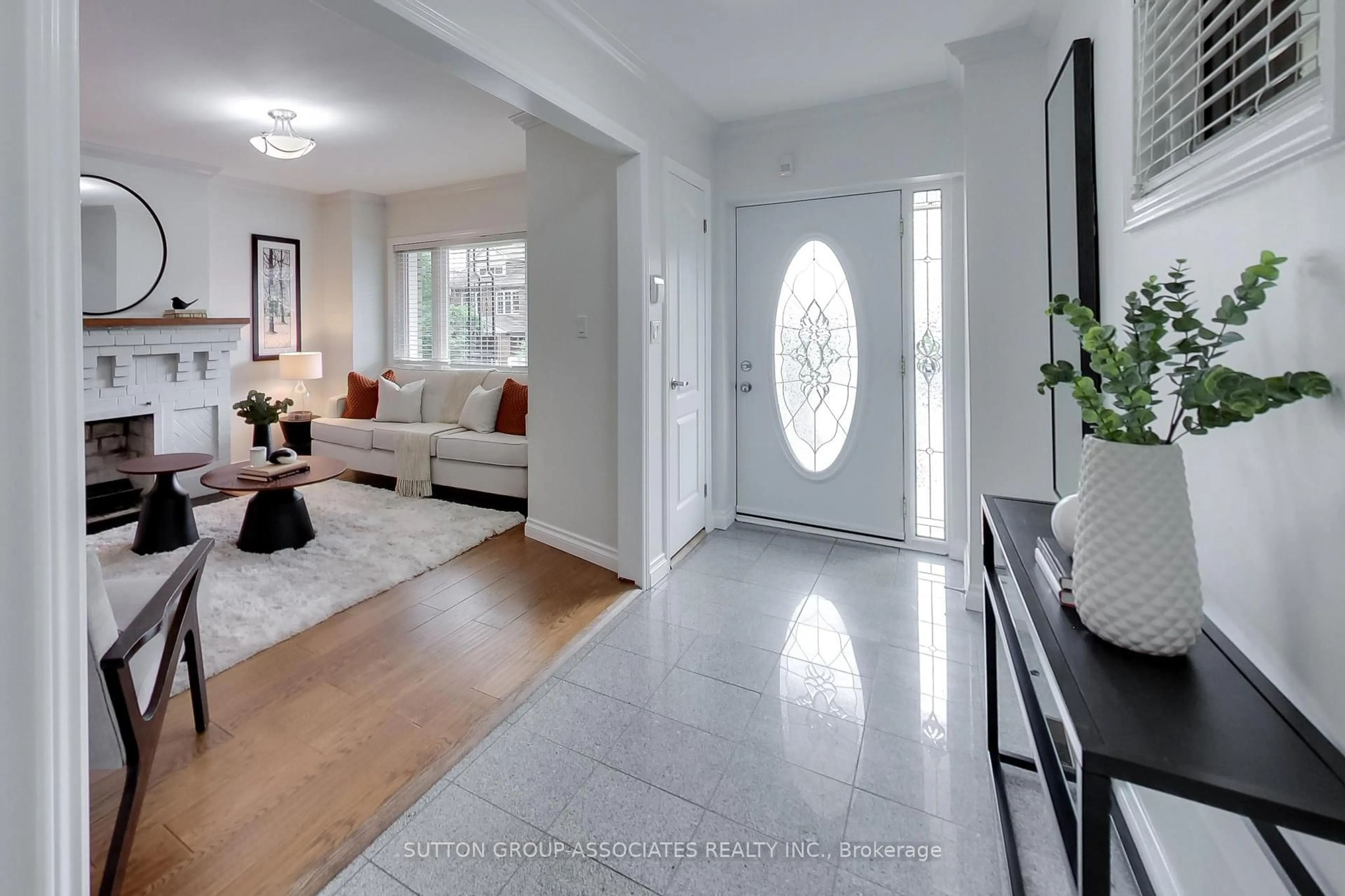 Indoor entryway for 323 Lauder Ave, Toronto Ontario M6E 3H7