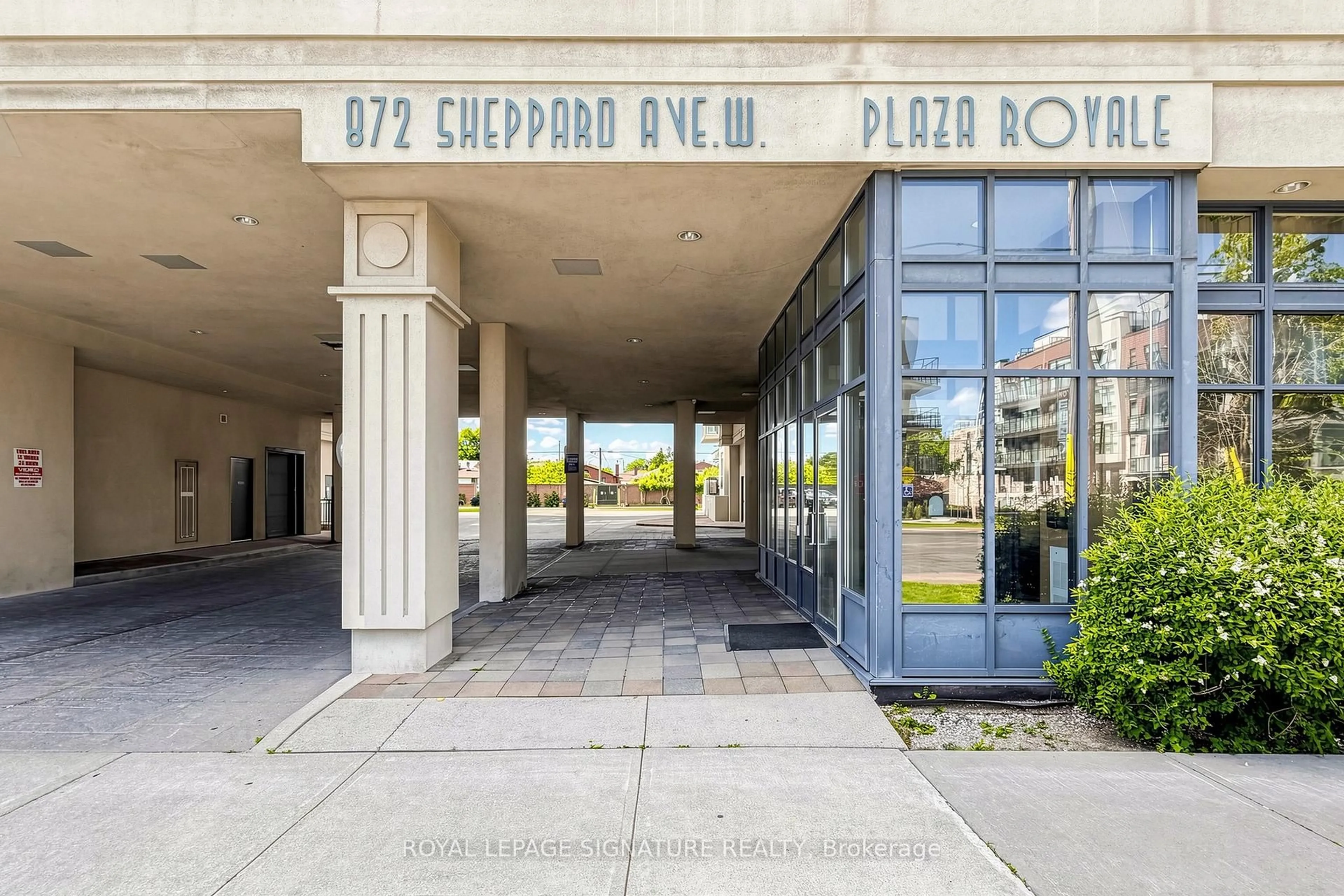 Indoor foyer for 872 Sheppard Ave #306, Toronto Ontario M3H 2T5