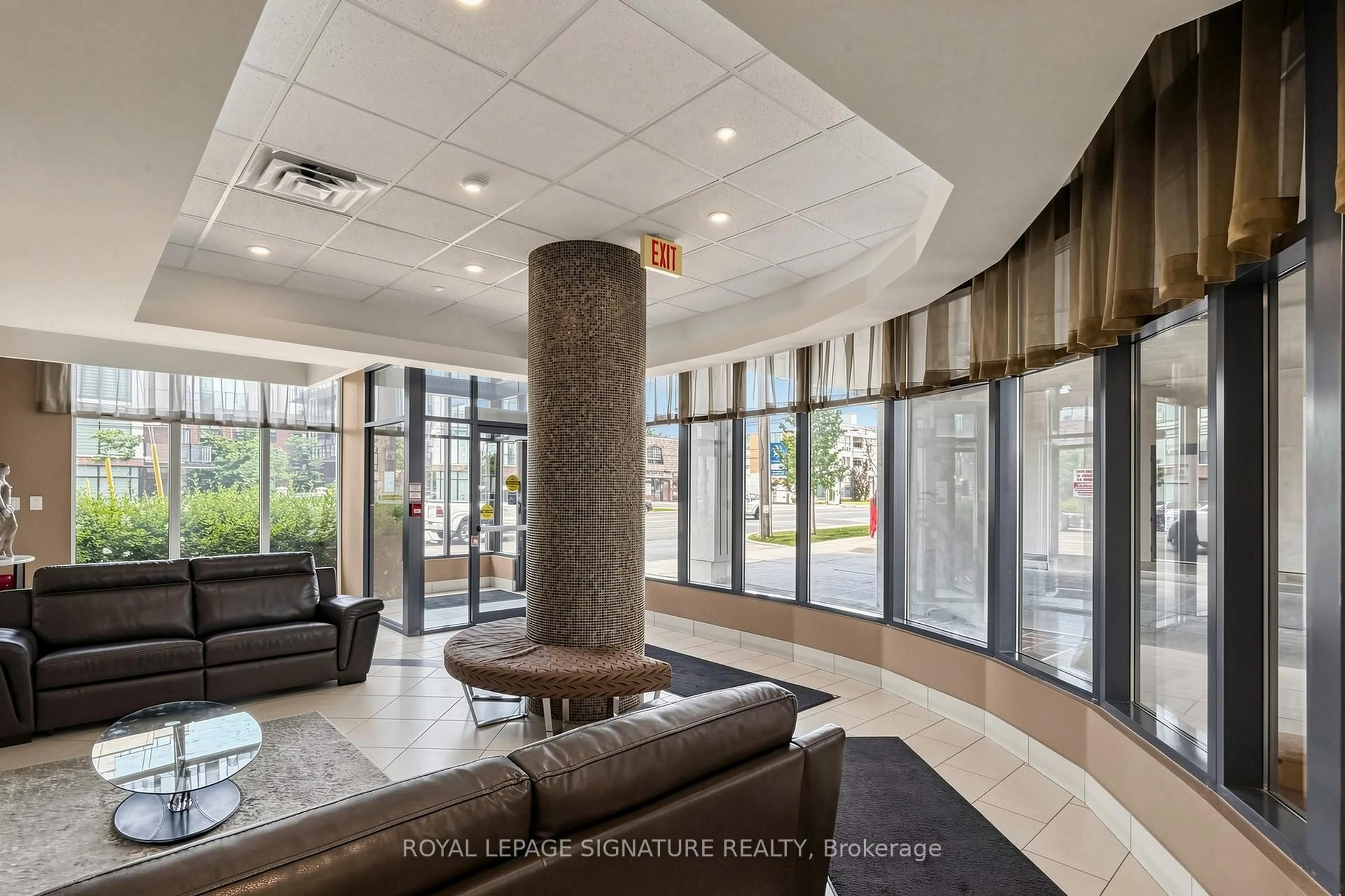 Indoor foyer for 872 Sheppard Ave #306, Toronto Ontario M3H 2T5