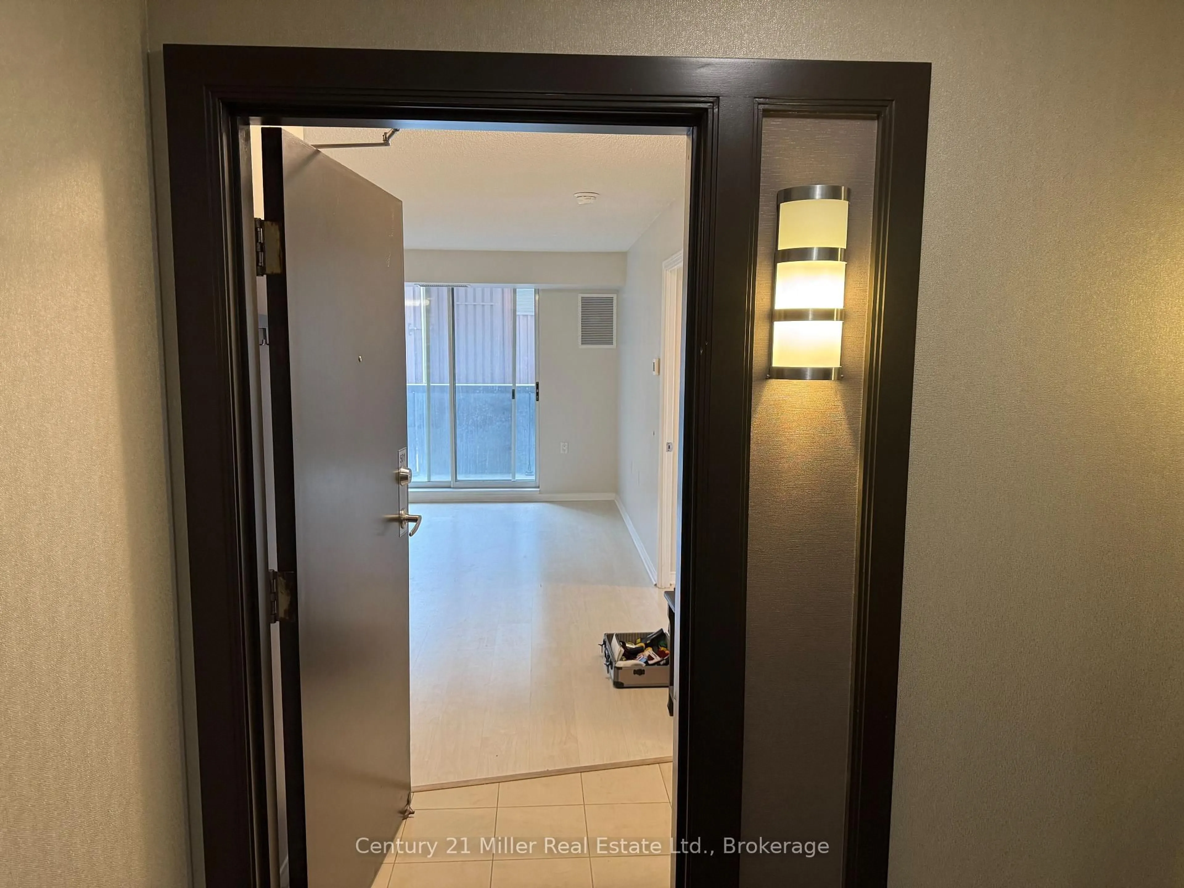 Indoor foyer for 35 Finch Ave #501, Toronto Ontario M2N 6Z8