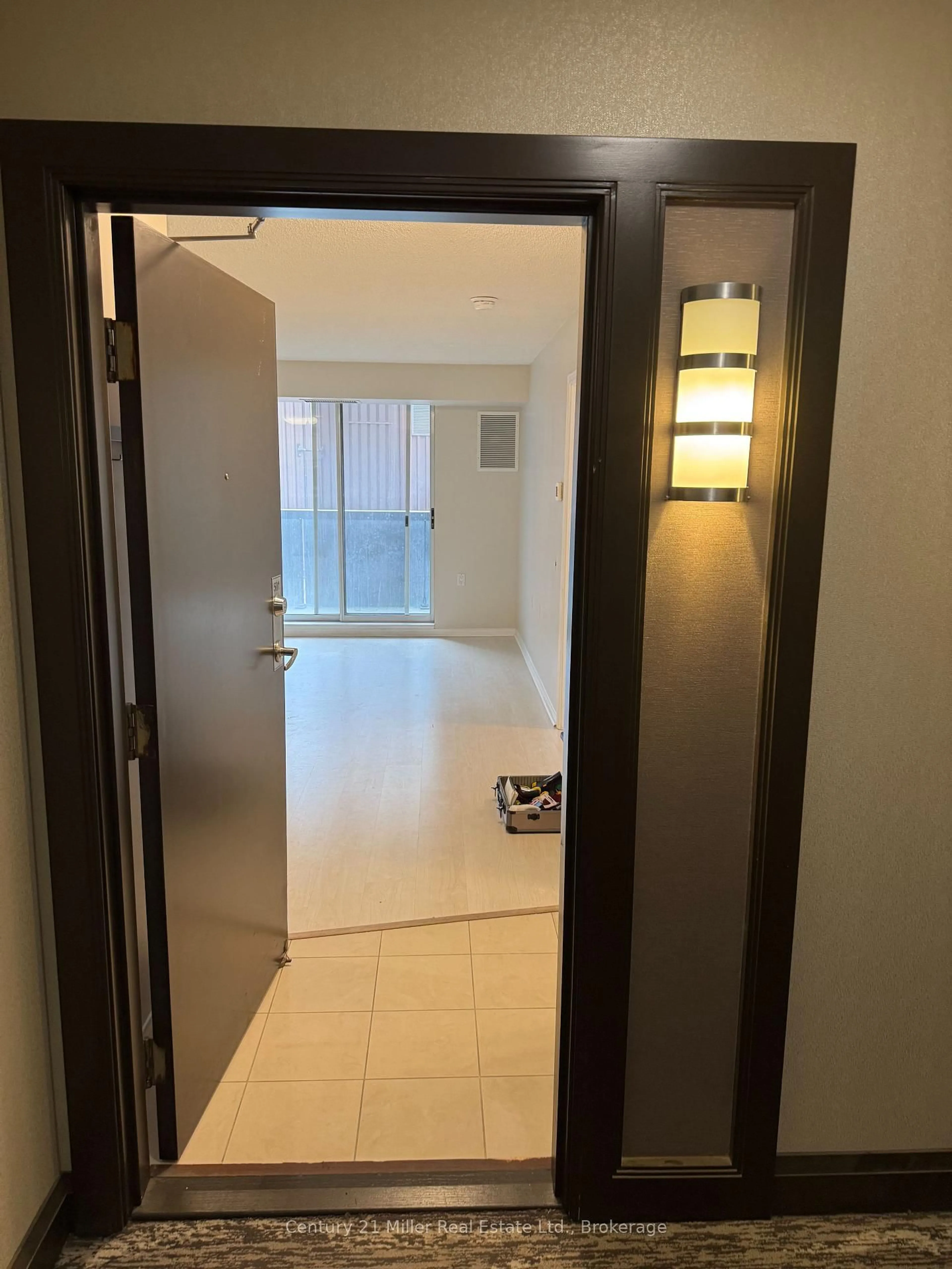 Indoor foyer for 35 Finch Ave #501, Toronto Ontario M2N 6Z8