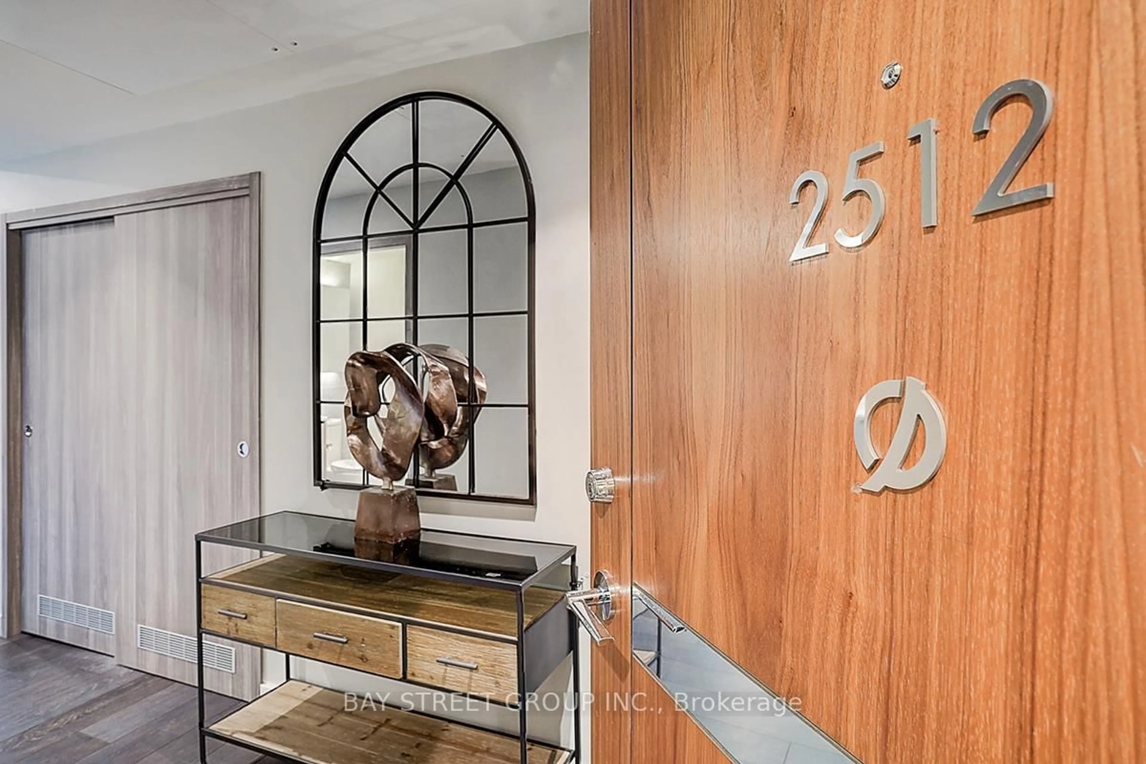Indoor entryway for 95 Mcmahon Dr #2512, Toronto Ontario M2K 0H2