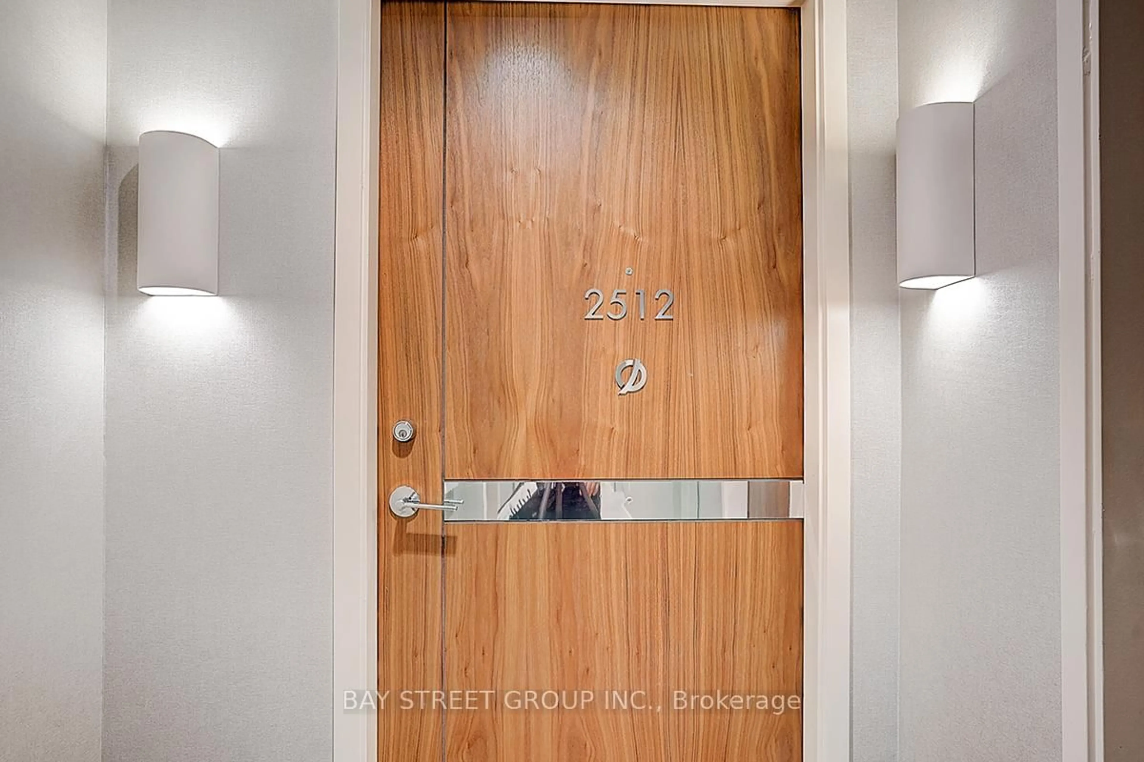 Indoor entryway for 95 Mcmahon Dr #2512, Toronto Ontario M2K 0H2